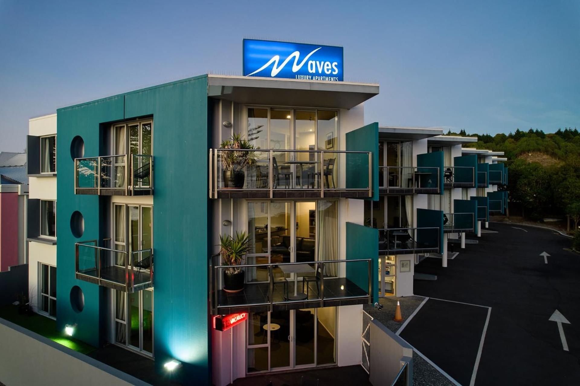 Waves on the Esplanade