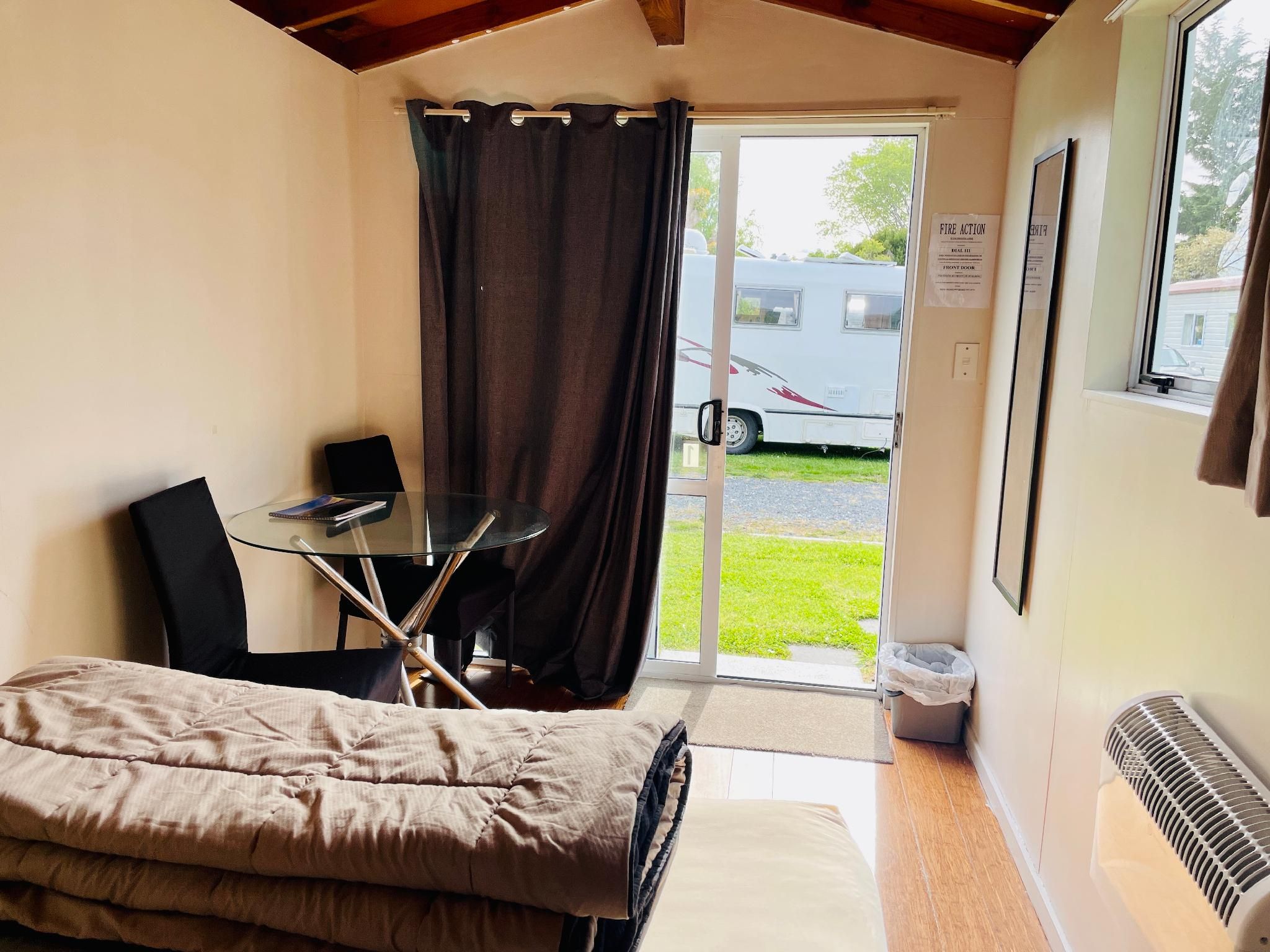 Cabin L with Shared Bathroom