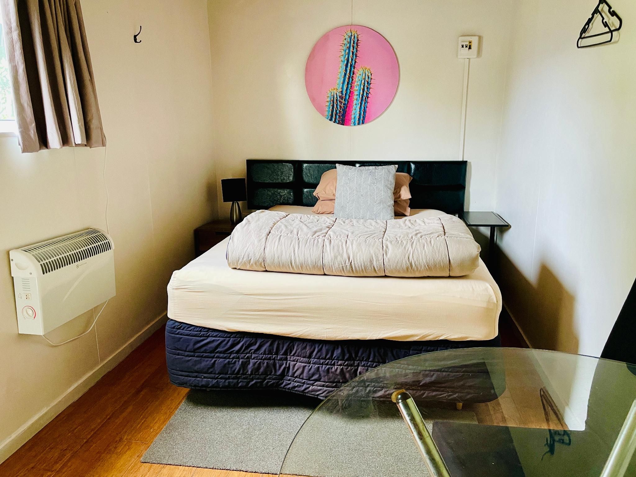 Cabin L with Shared Bathroom