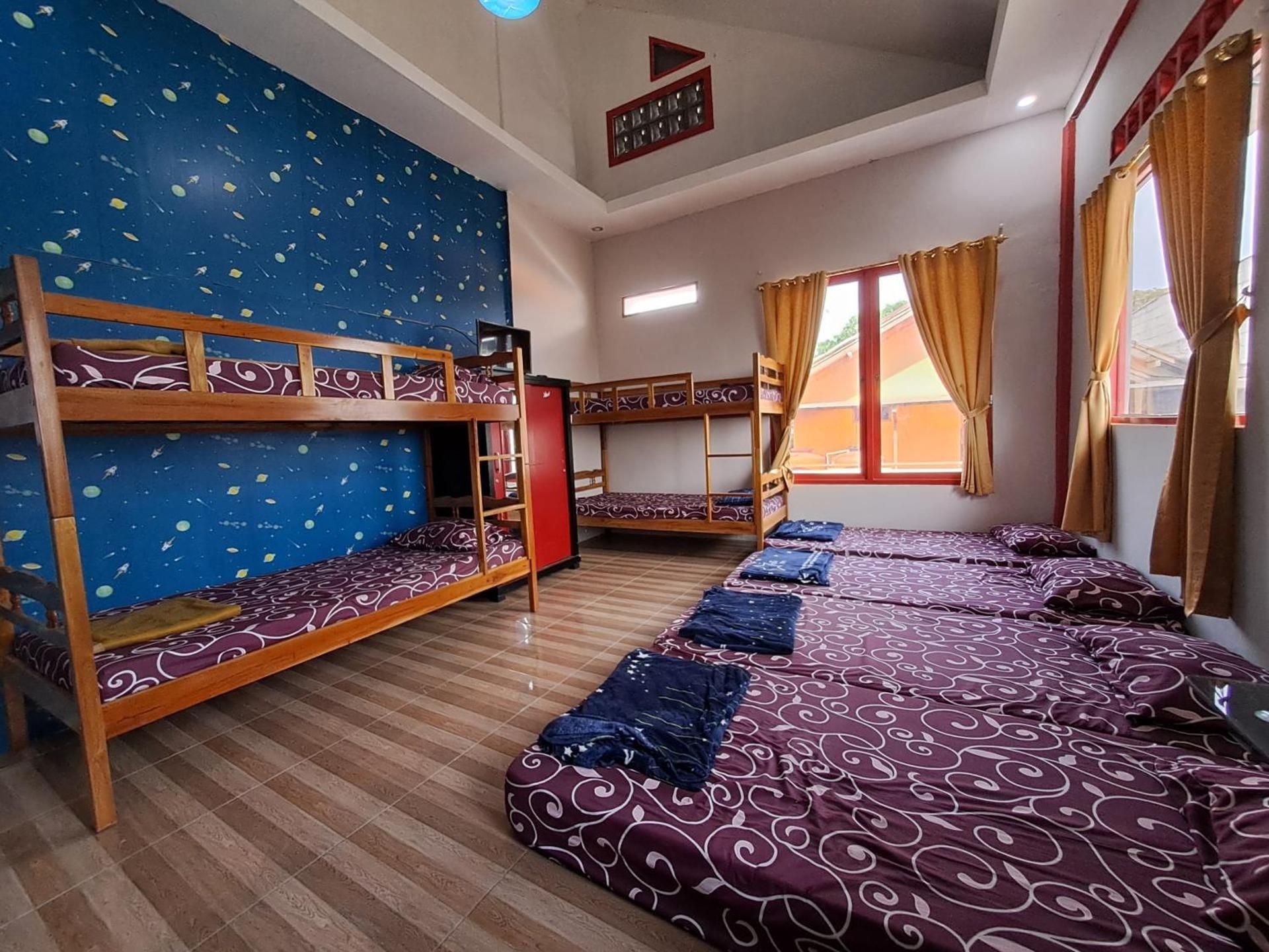 6-Bed Mixed Dormitory Room