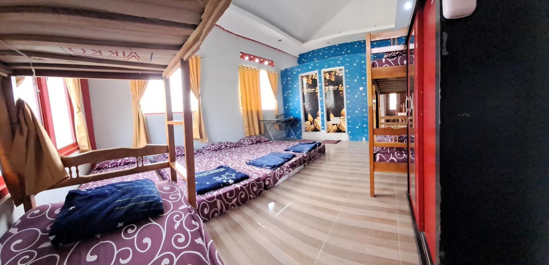 6-Bed Mixed Dormitory Room