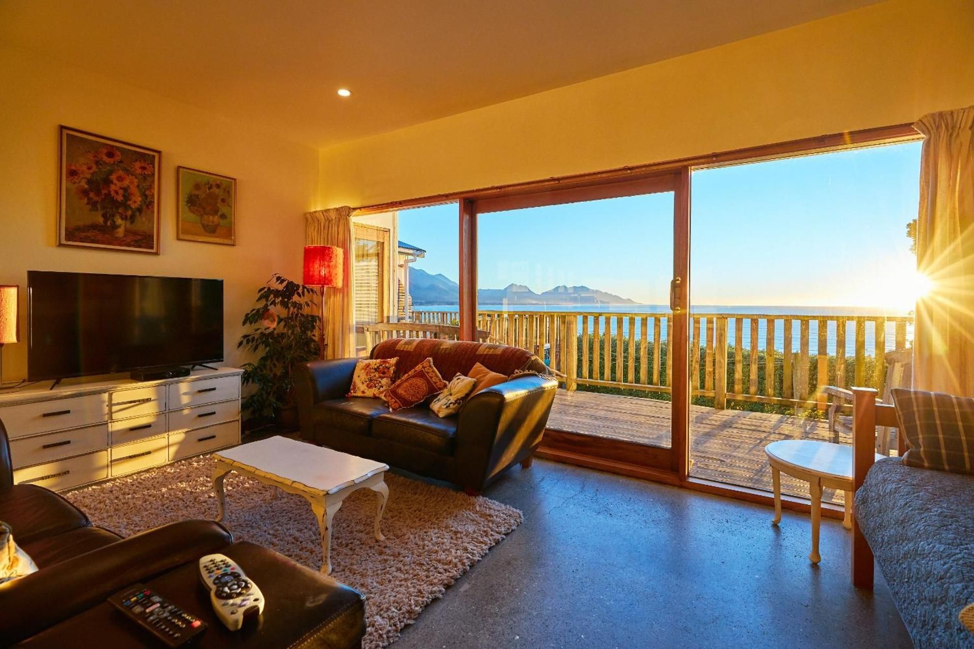 Three-Bedroom Cottage with Sea View