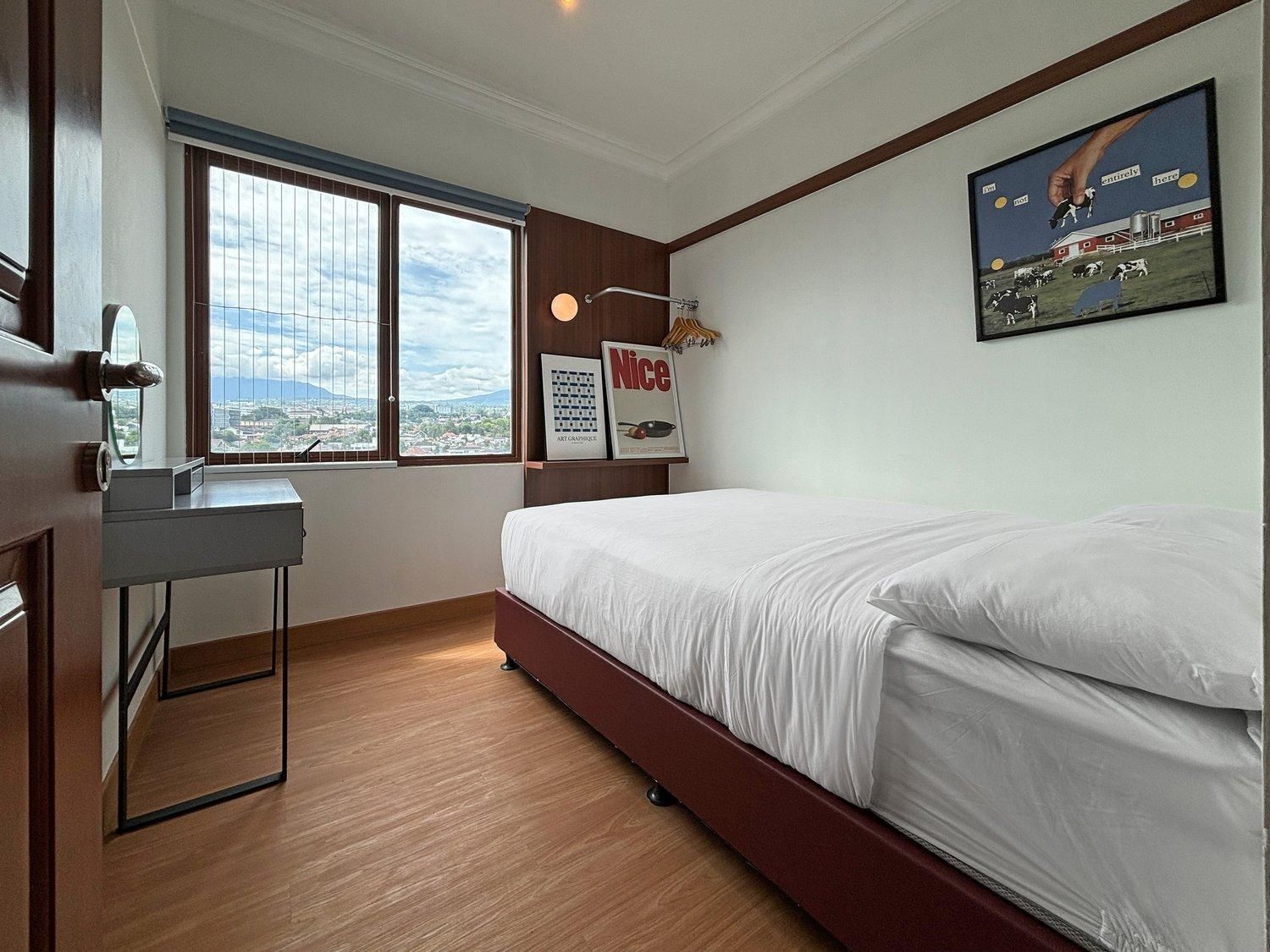 Three-Bedroom Apartment with Balcony