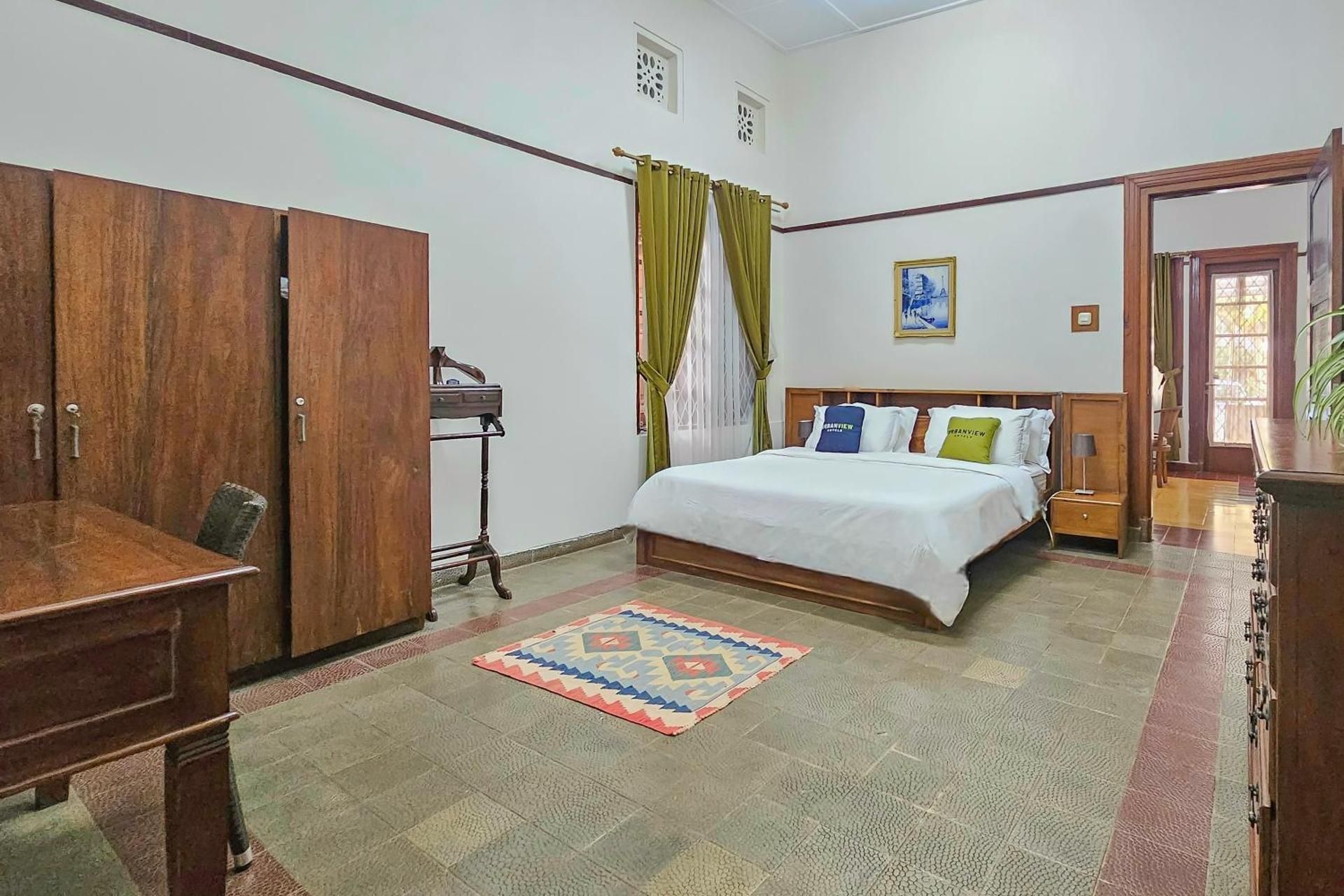 Urbanview Rumah Ebo Dago Bandung Suite Room