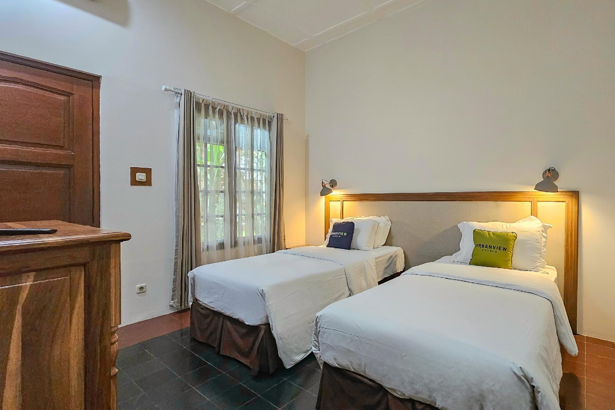 Urbanview Rumah Ebo Dago Bandung Deluxe Twin Room