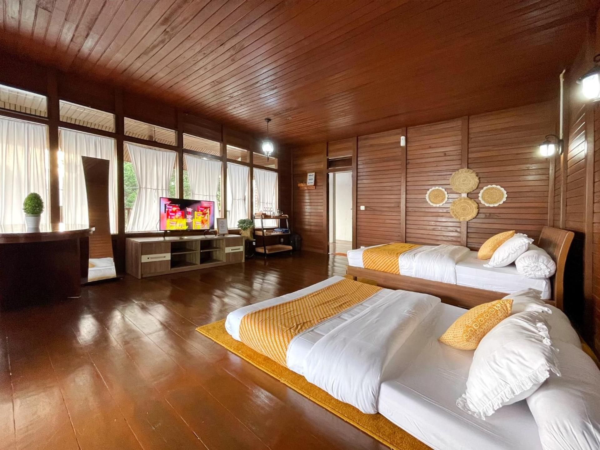 Deluxe Family Room
