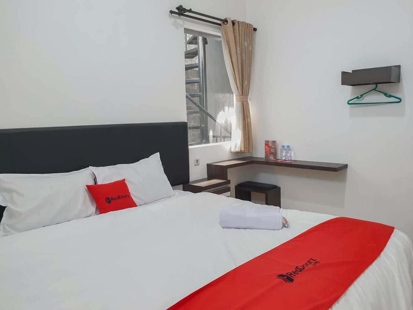 RedDoorz Room