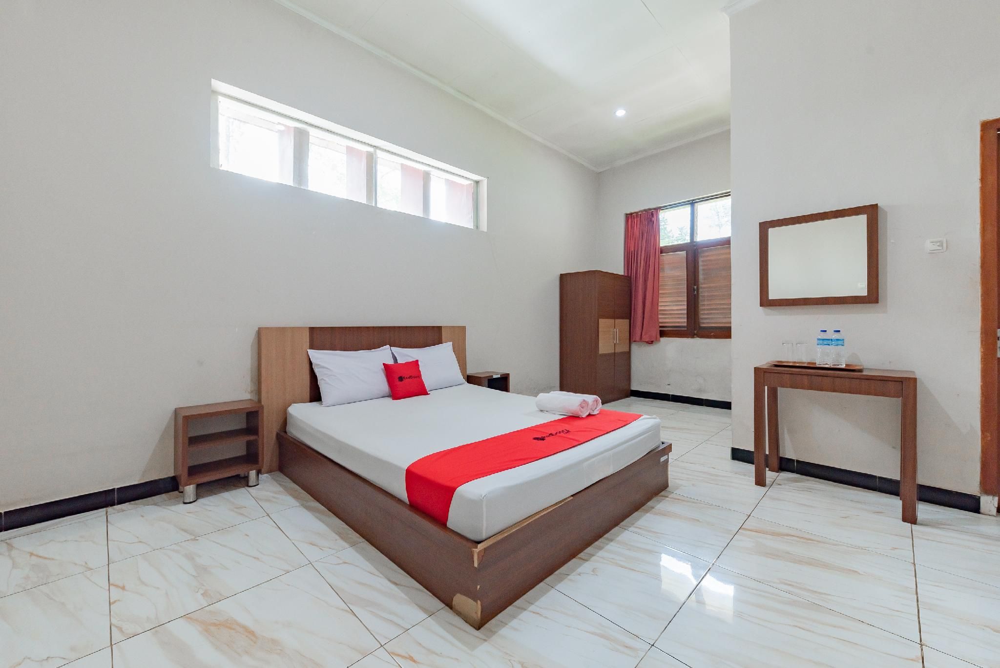 RedDoorz Room