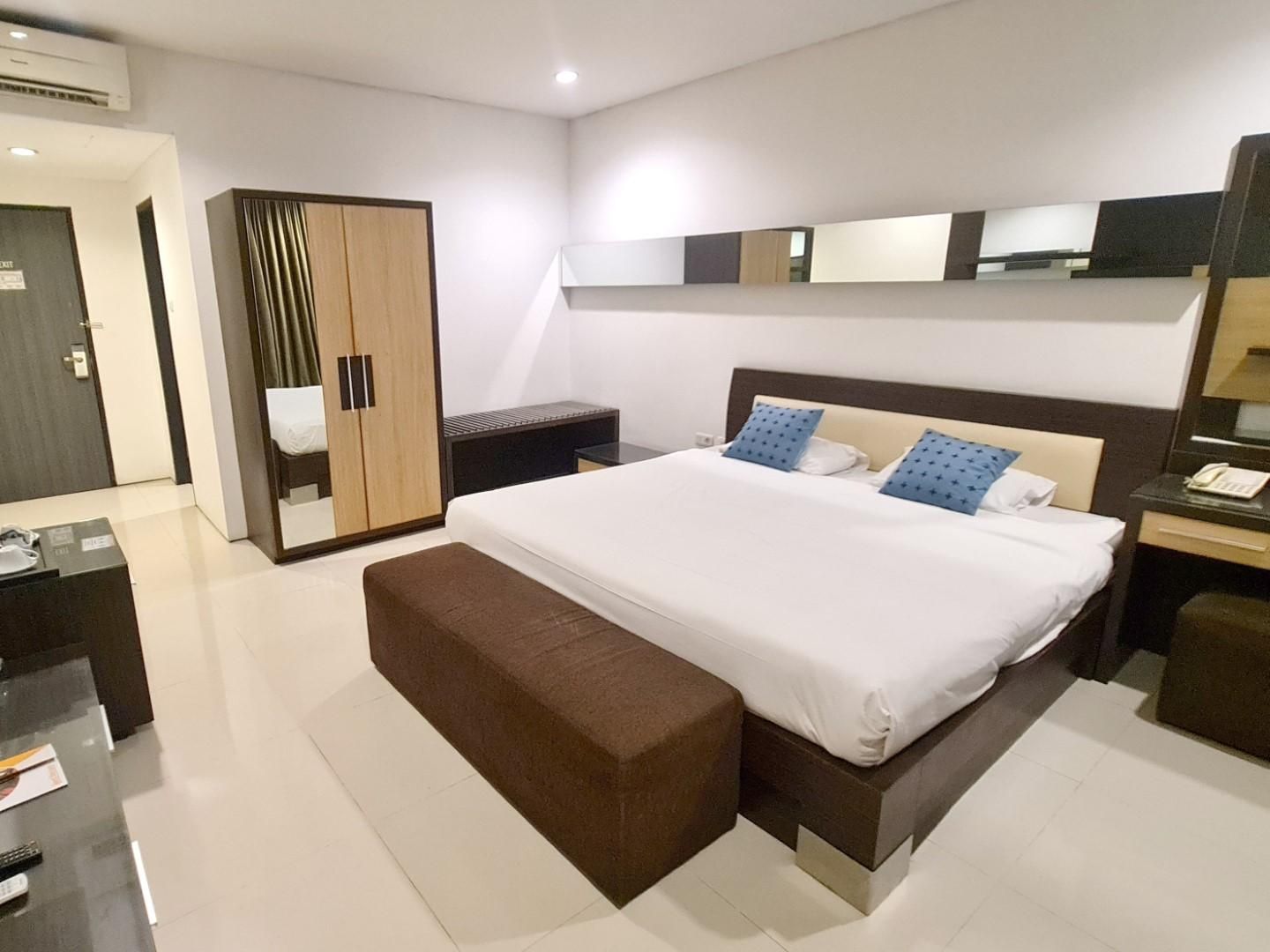 Deluxe - 1 King Bed