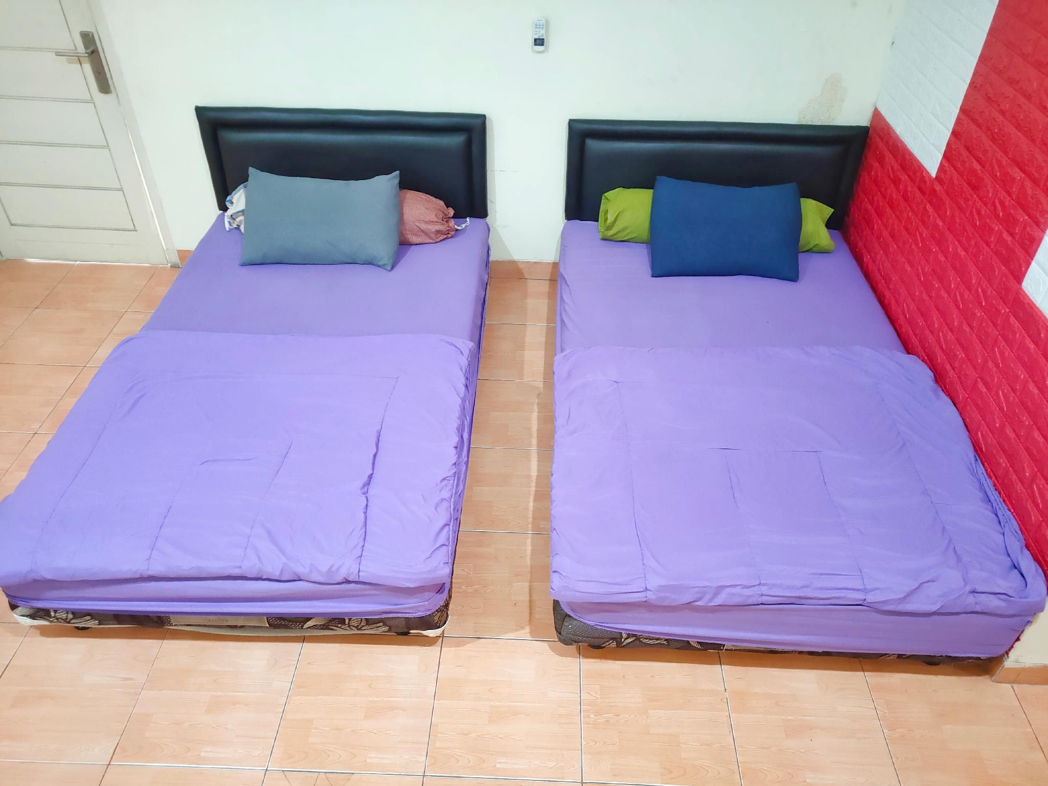 Twin Room for 2 People with Private Bathroom