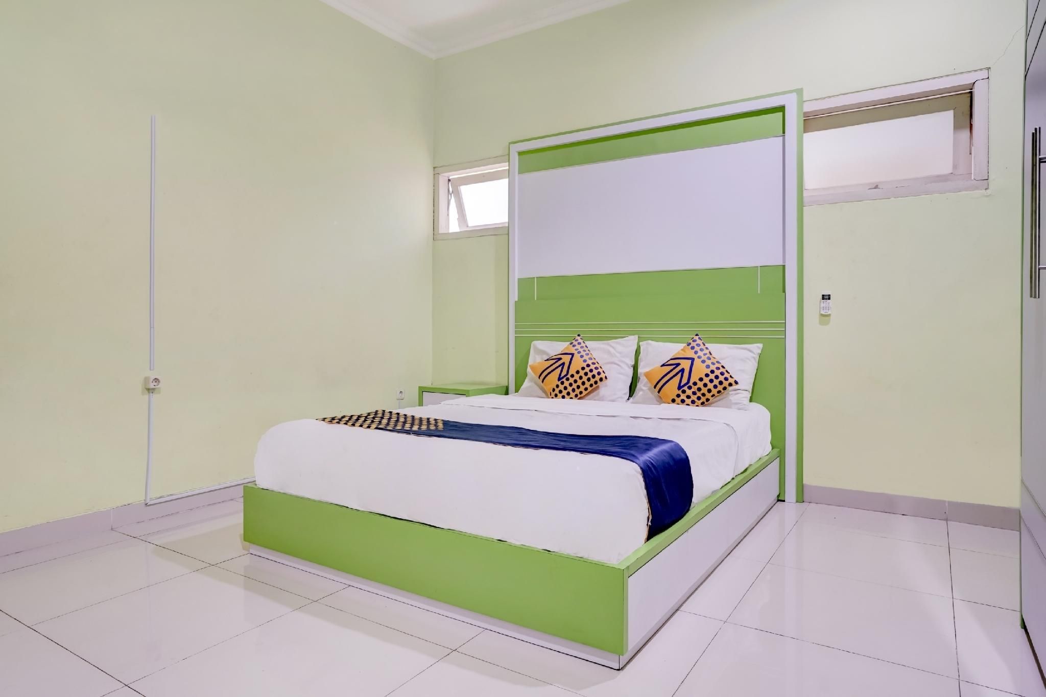 Deluxe with Bathtub