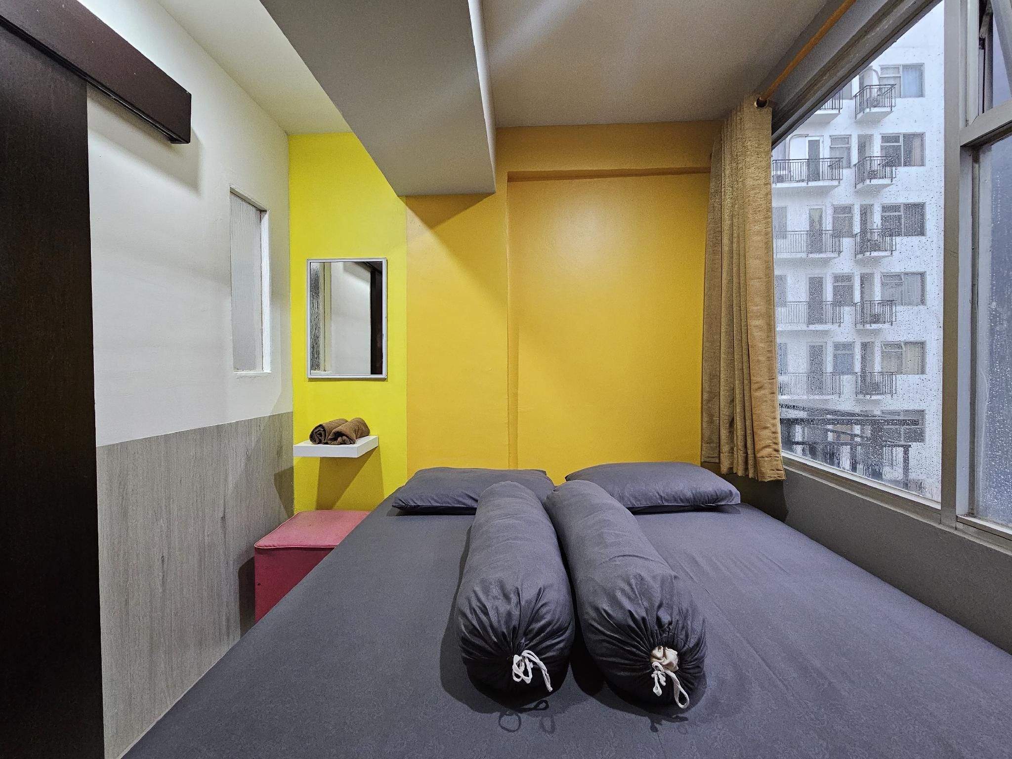 2 Bedroom Apartment with Pool View