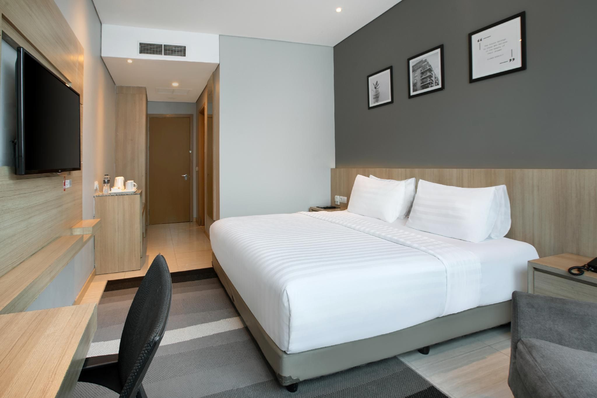 Deluxe Queen Room