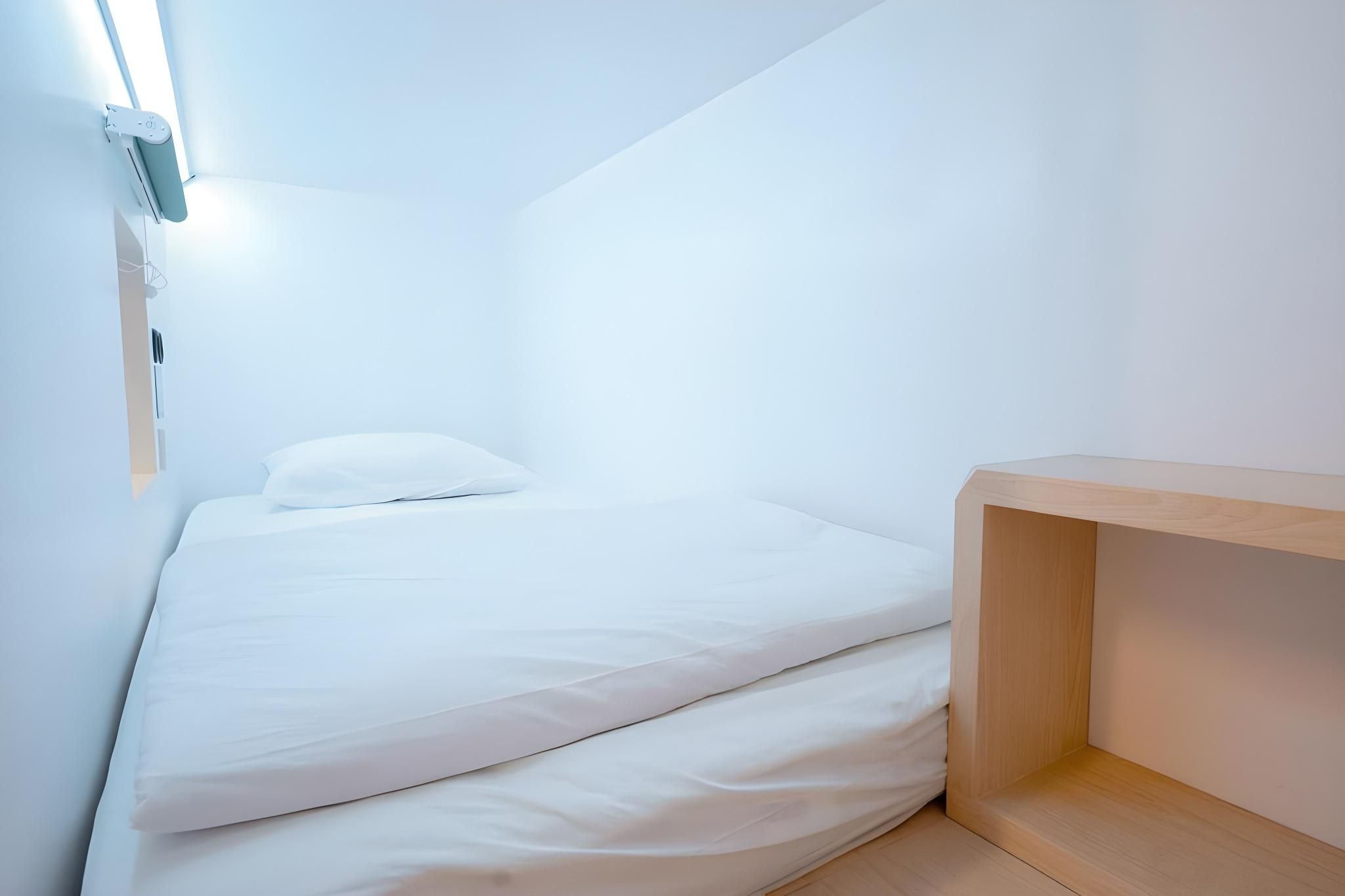 Earth Single Room
