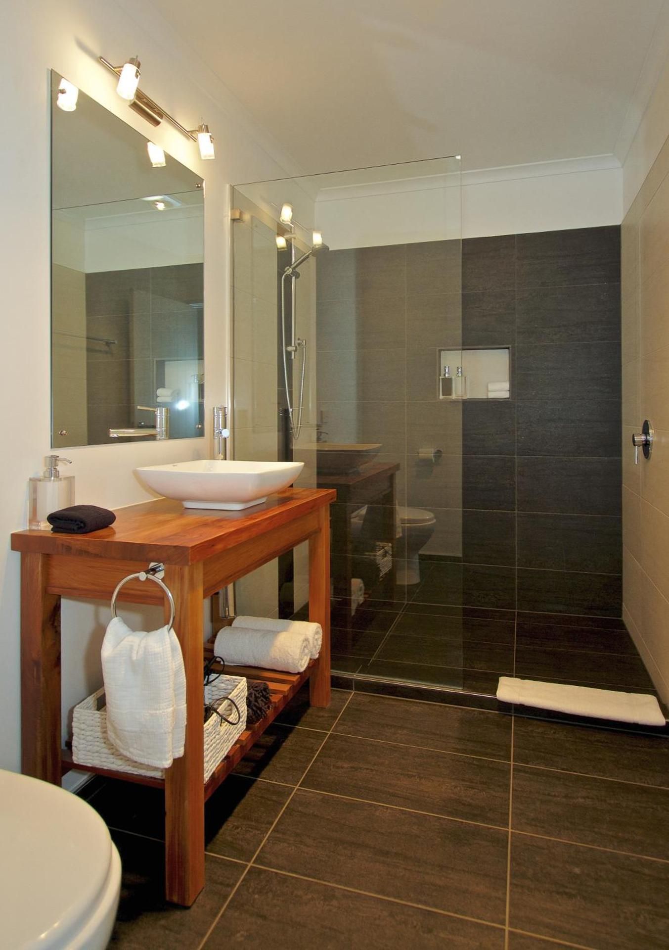 King Suite with Mountain View