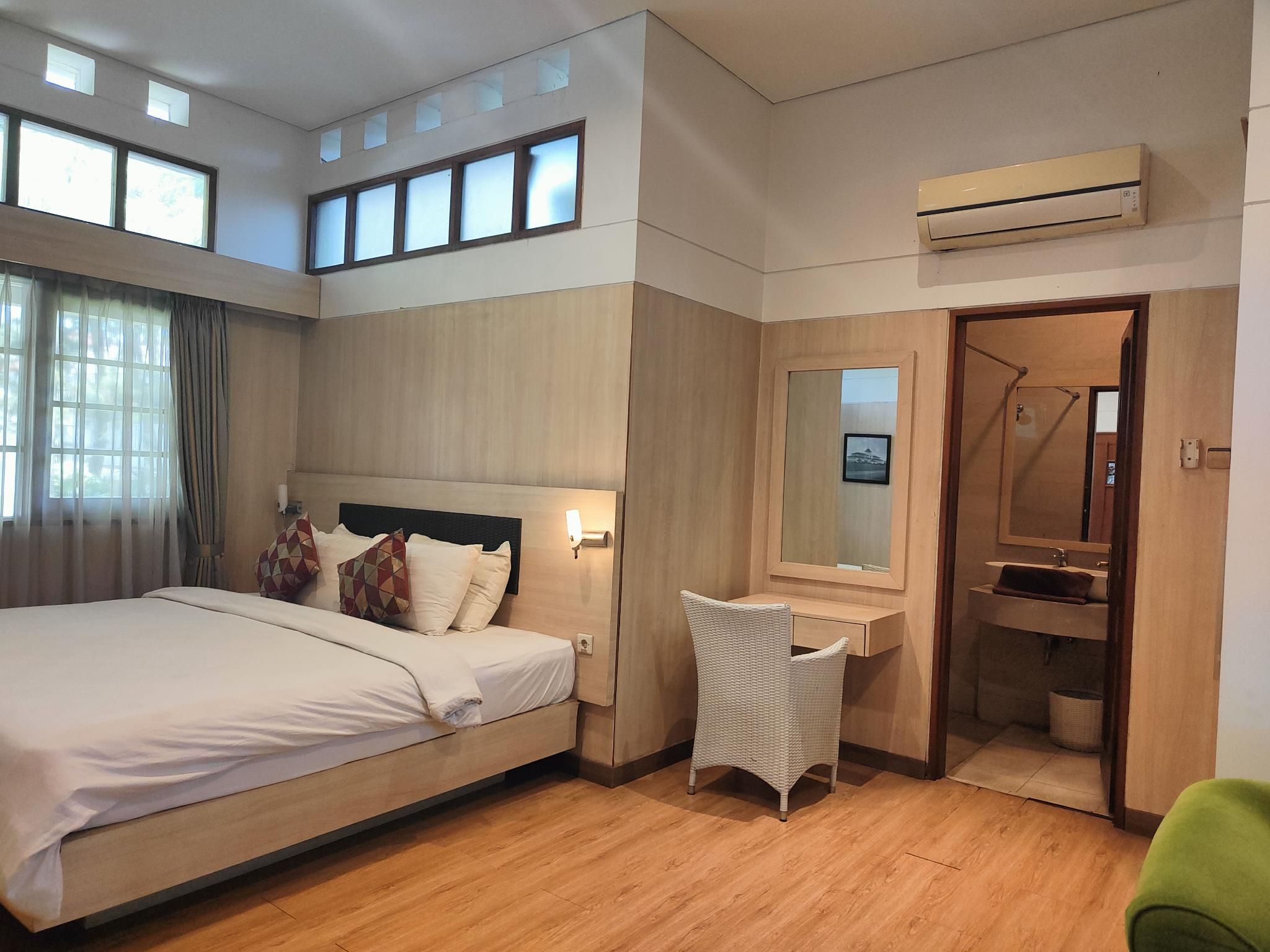 Bumi Bandhawa Hotel Executive Deluxe 2