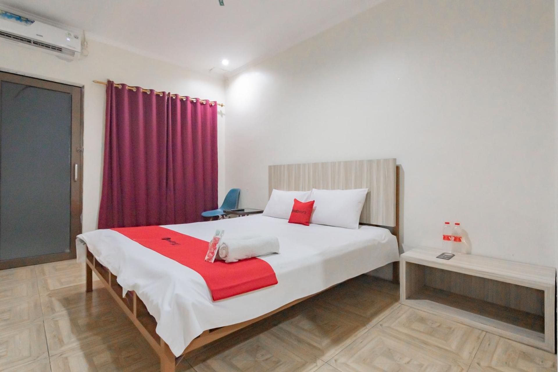 RedDoorz Room