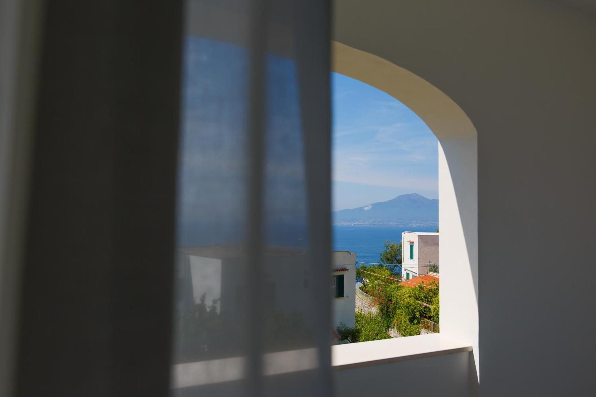 Deluxe Double Room with Balcony and Sea View