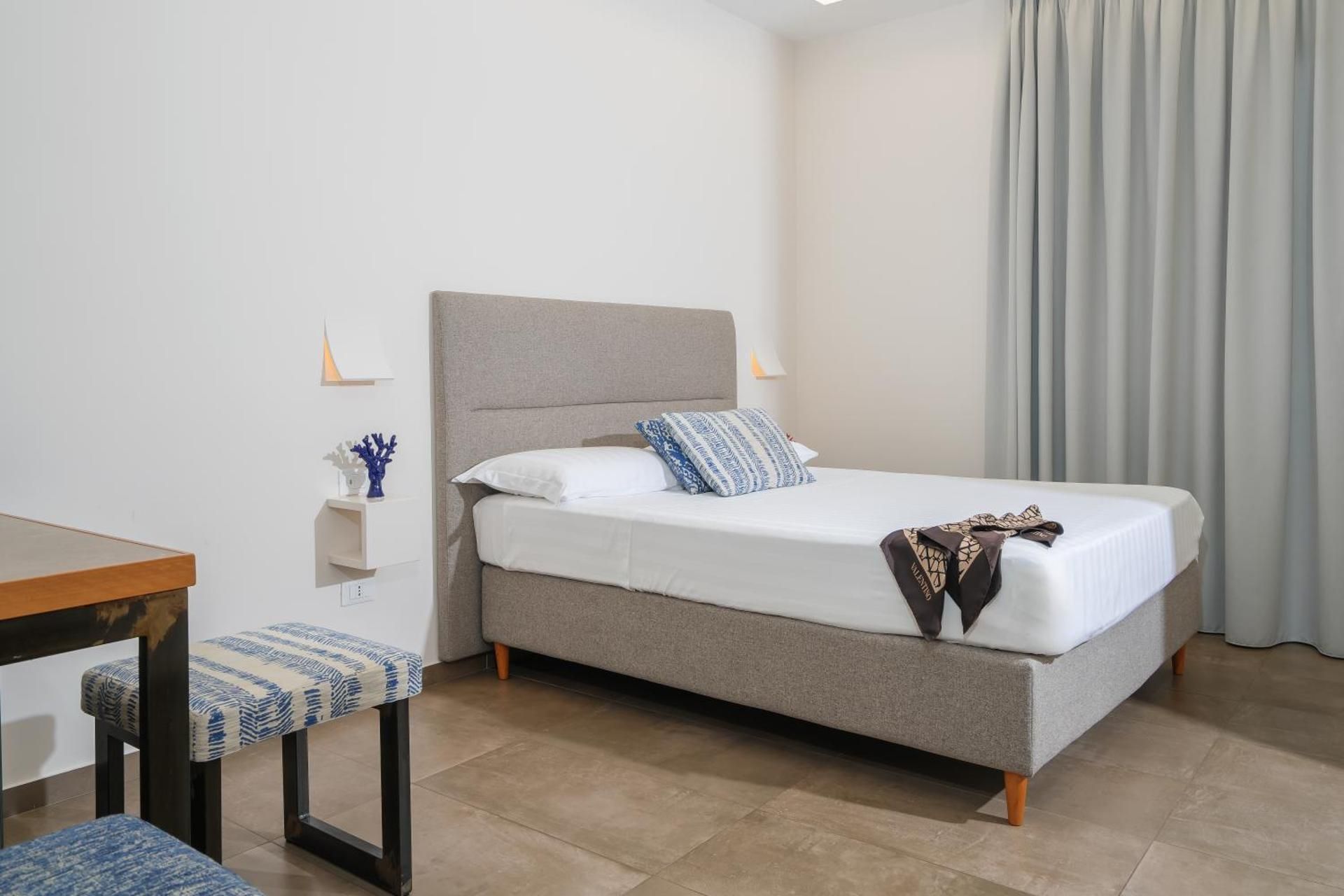 Deluxe Double Room with Side Sea View