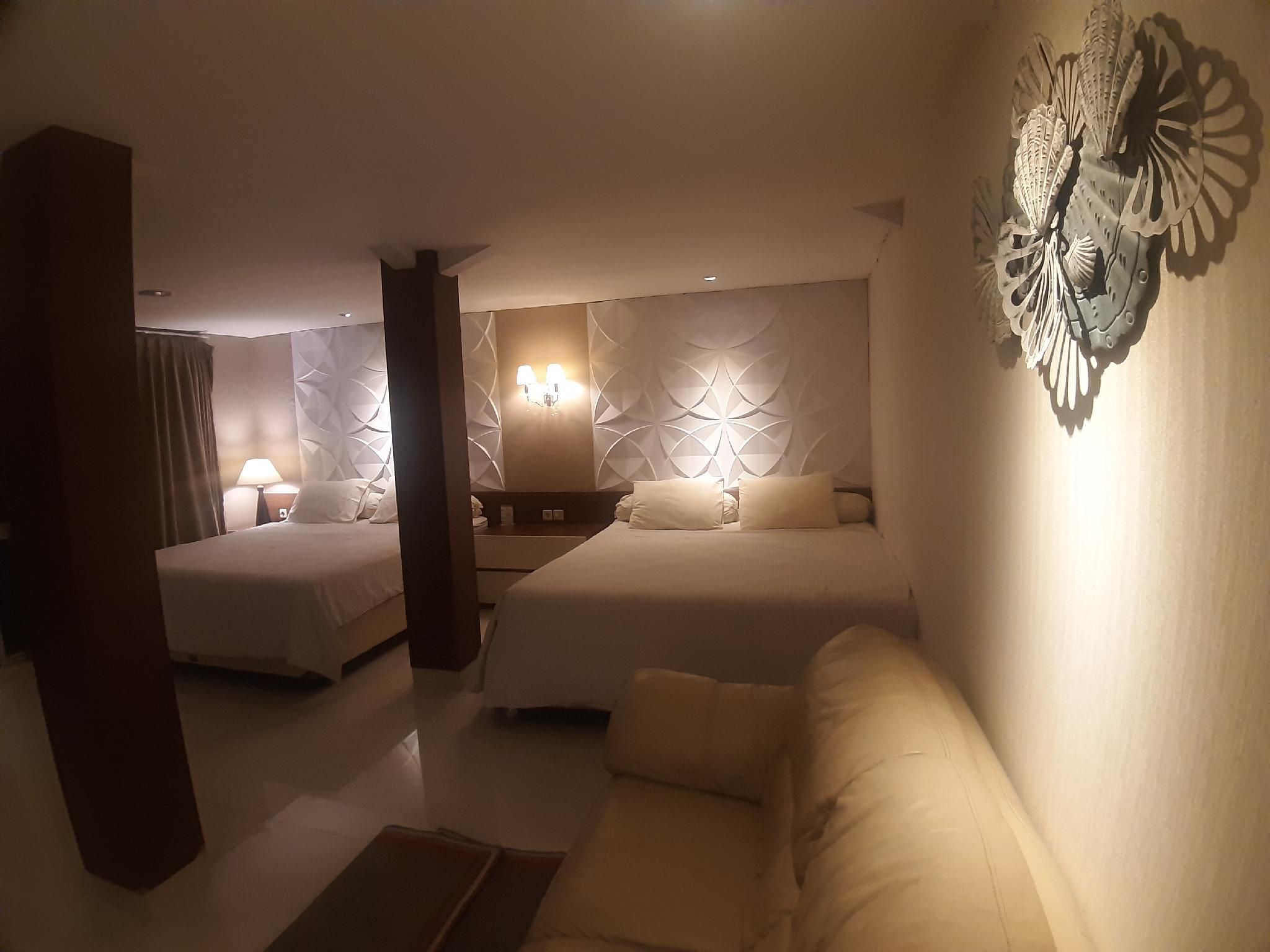 Twin Deluxe King Bed