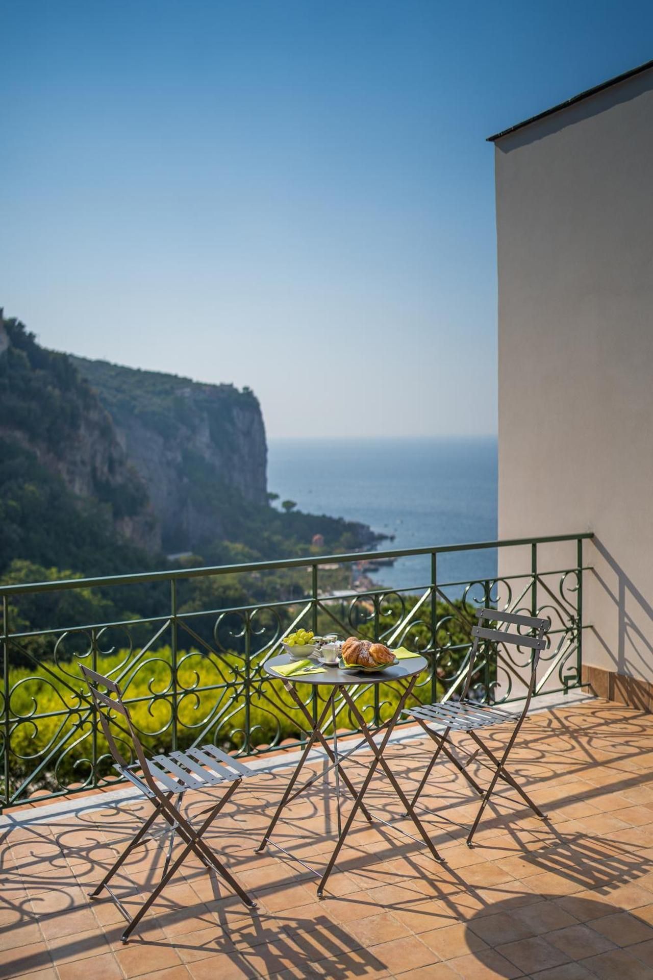 Deluxe Double Room with Balcony and Sea View