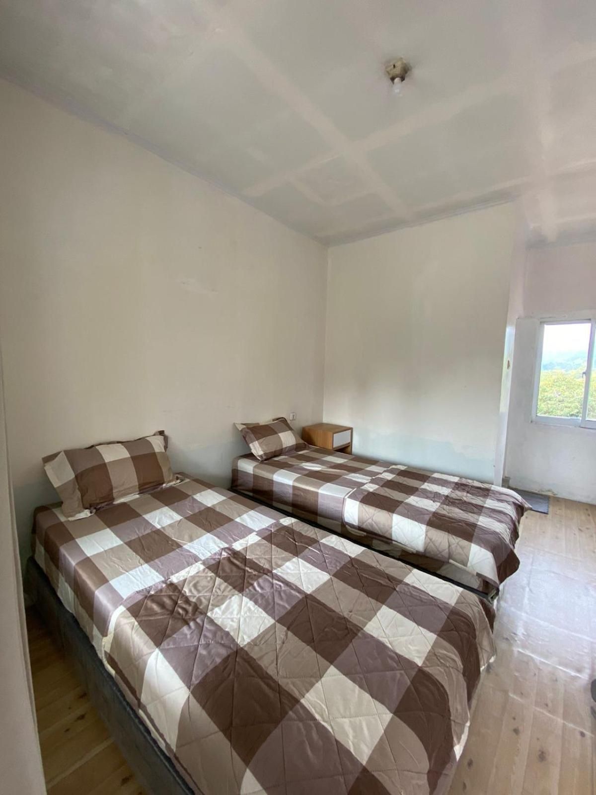 Urbanview Orchid Guest House Ciater Double Room with Mountain View 3