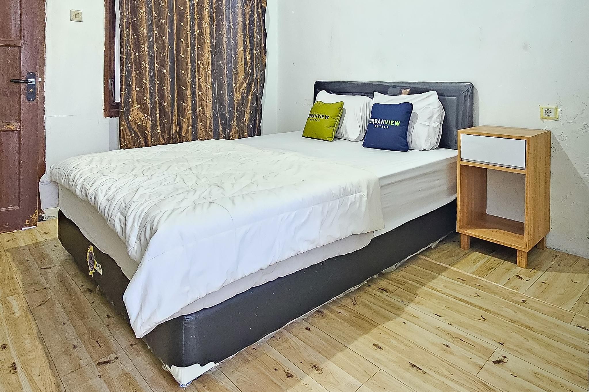 Urbanview Orchid Guest House Ciater Deluxe Room