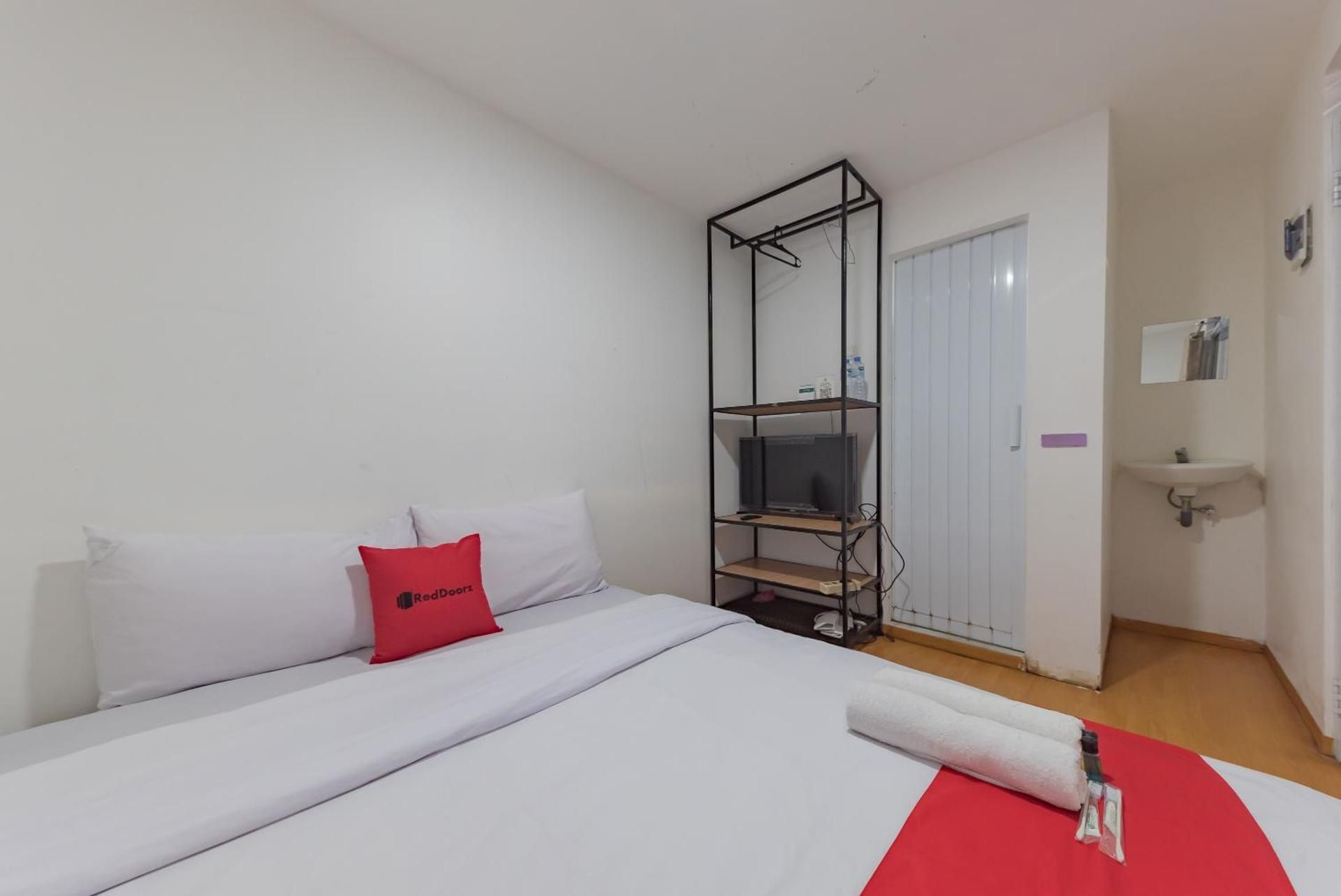 RedDoorz Room