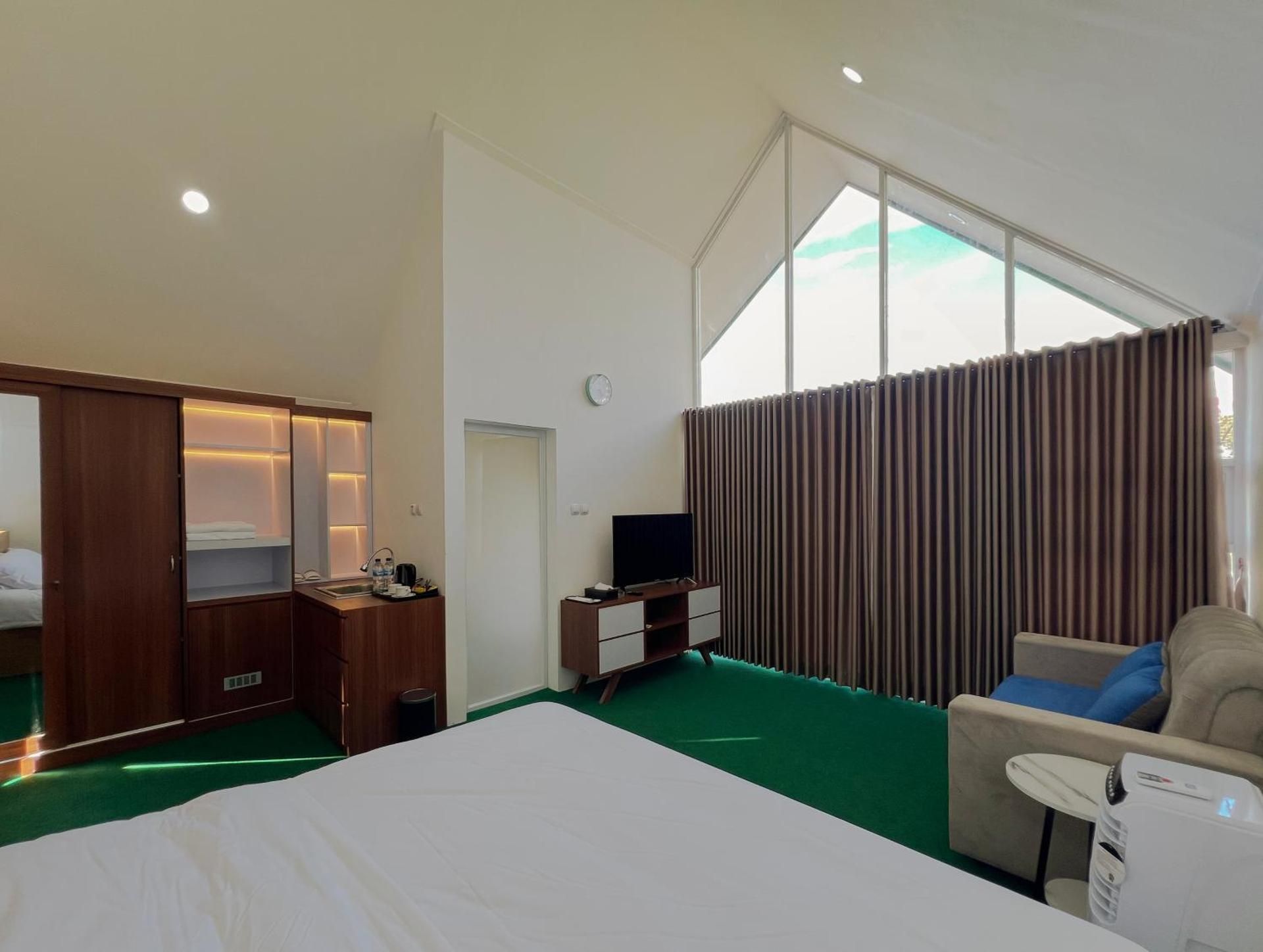 Deluxe Double Room with Balcony
