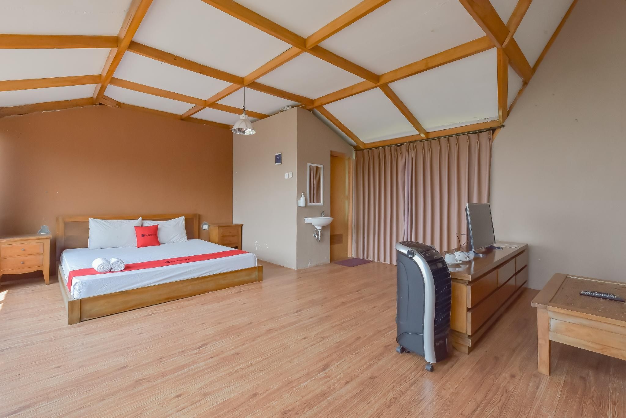 RedDoorz Room