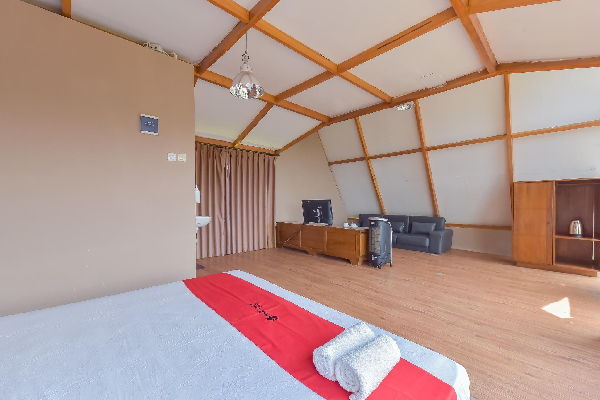 RedDoorz Room