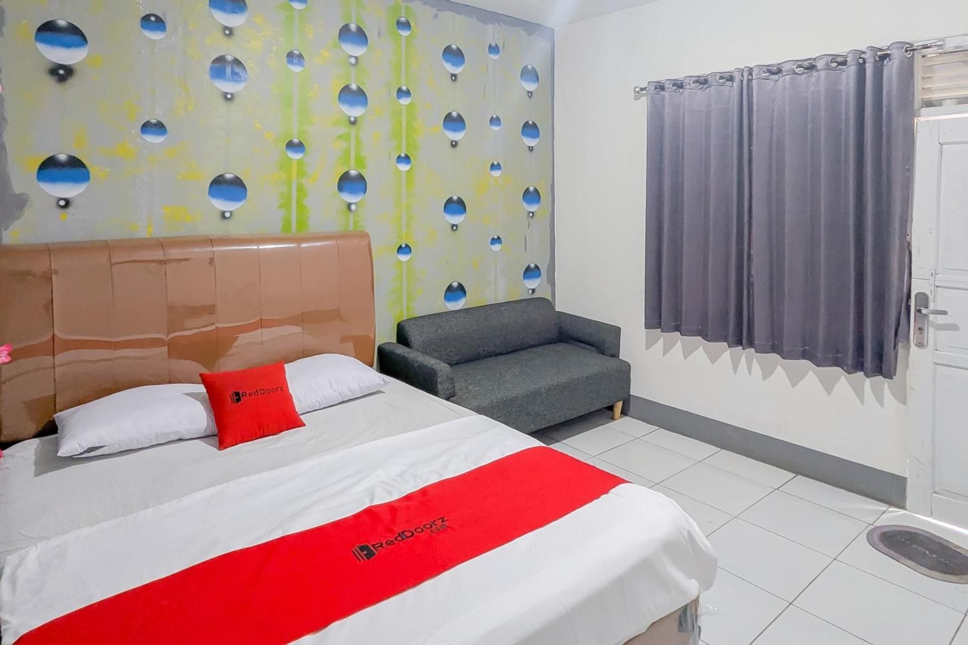 RedDoorz Room