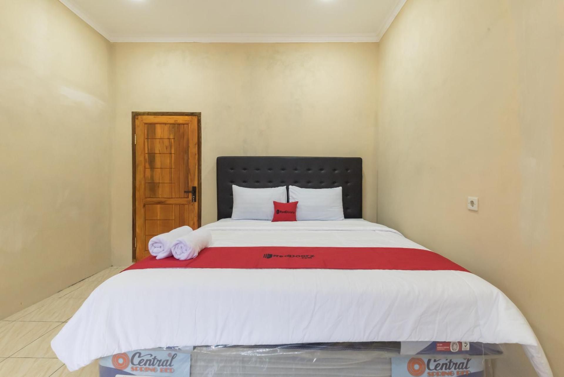 RedDoorz Room