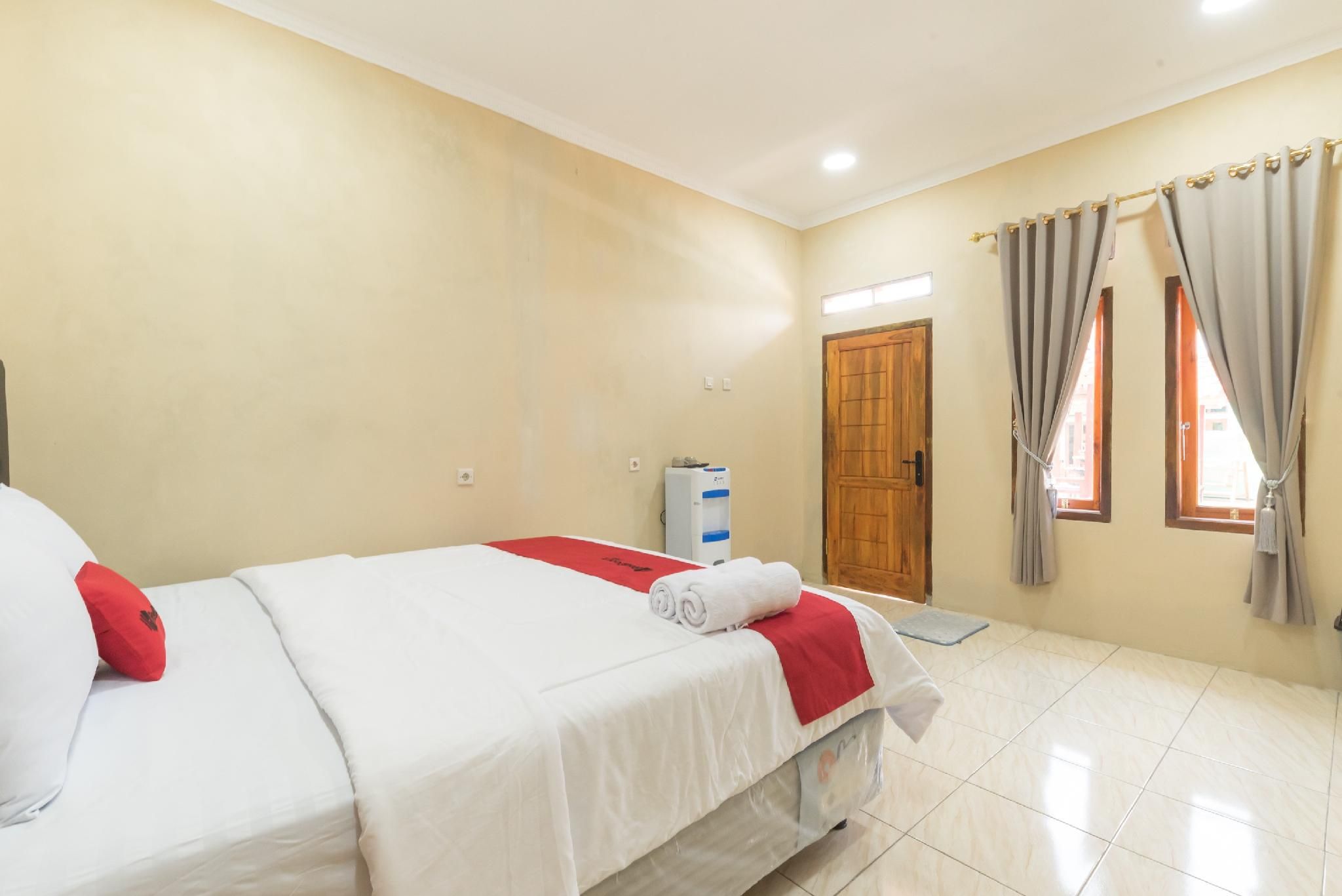 RedDoorz Room
