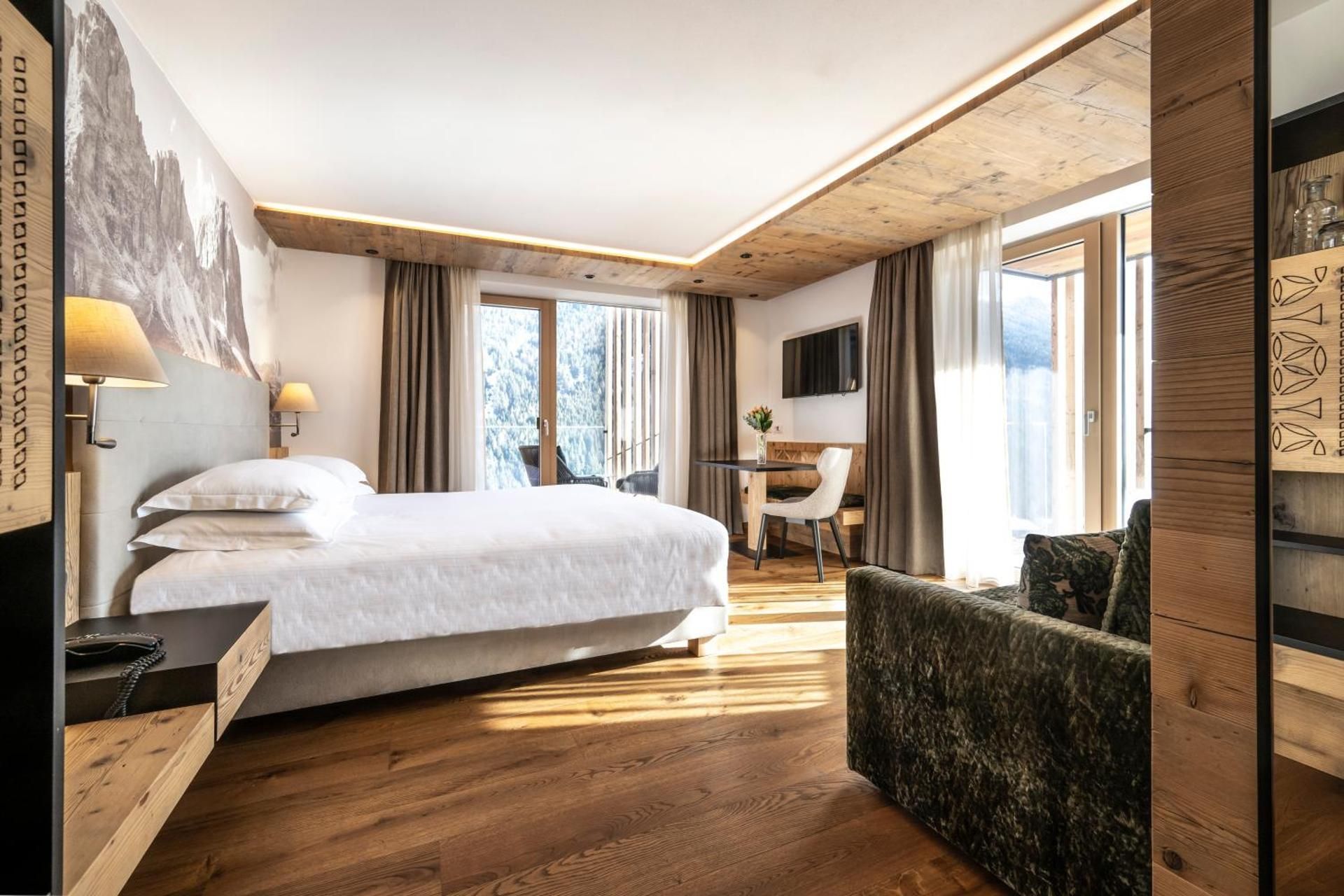 Junior Suite with Mountain View