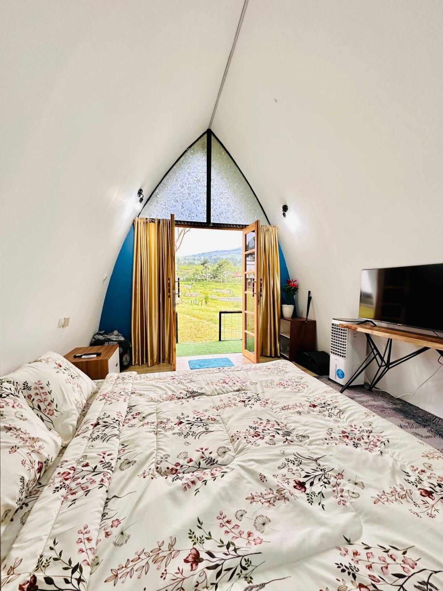 King Room with Mountain View