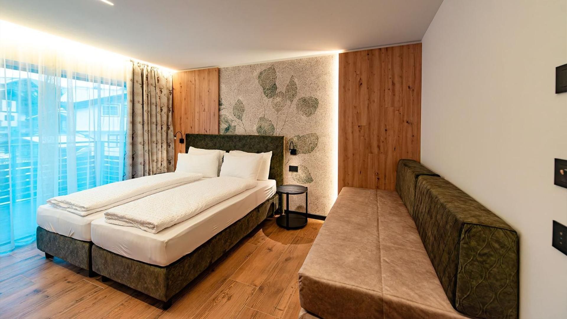 Deluxe Double or Twin Room with Mountain View
