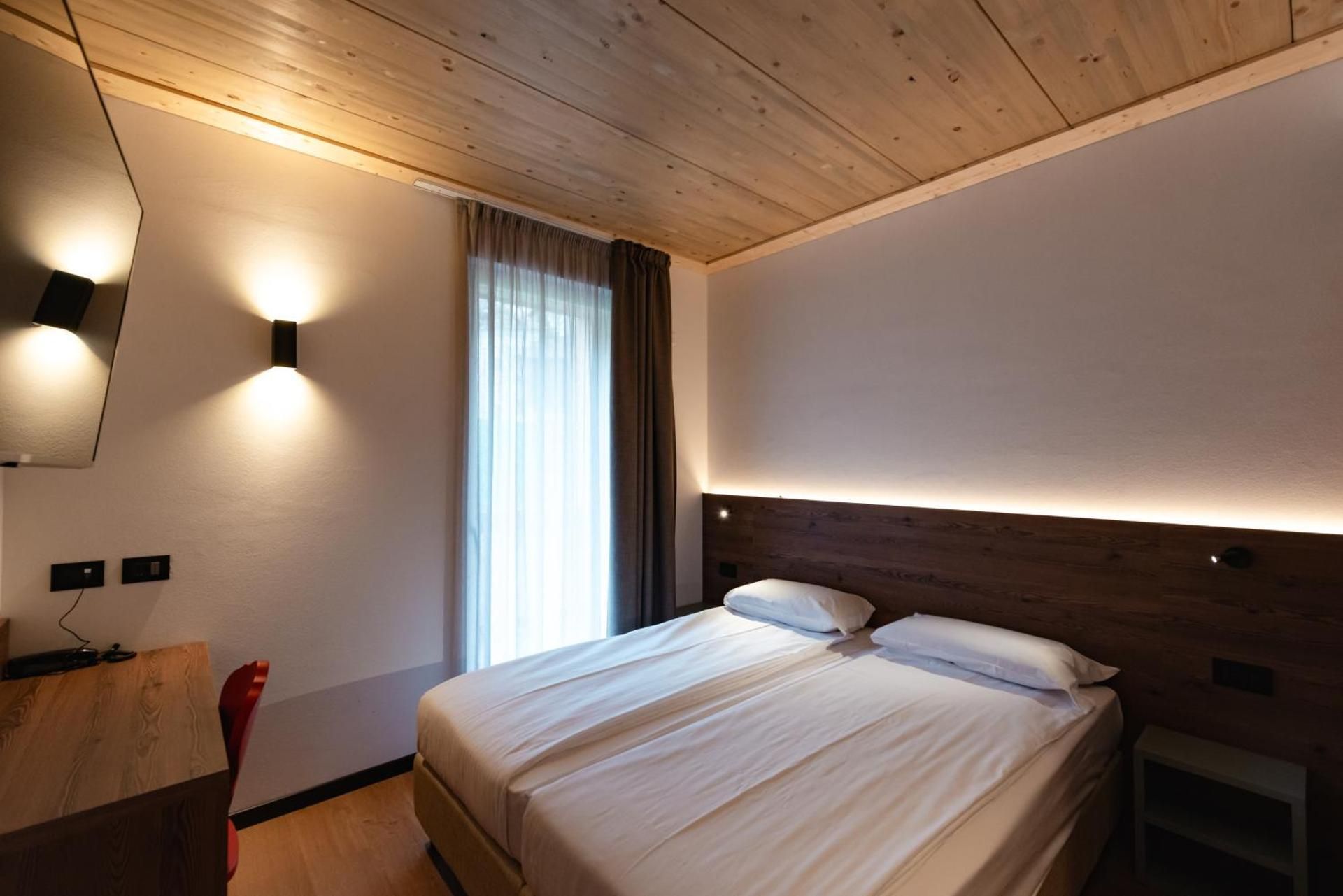 Single Room with Mountain View