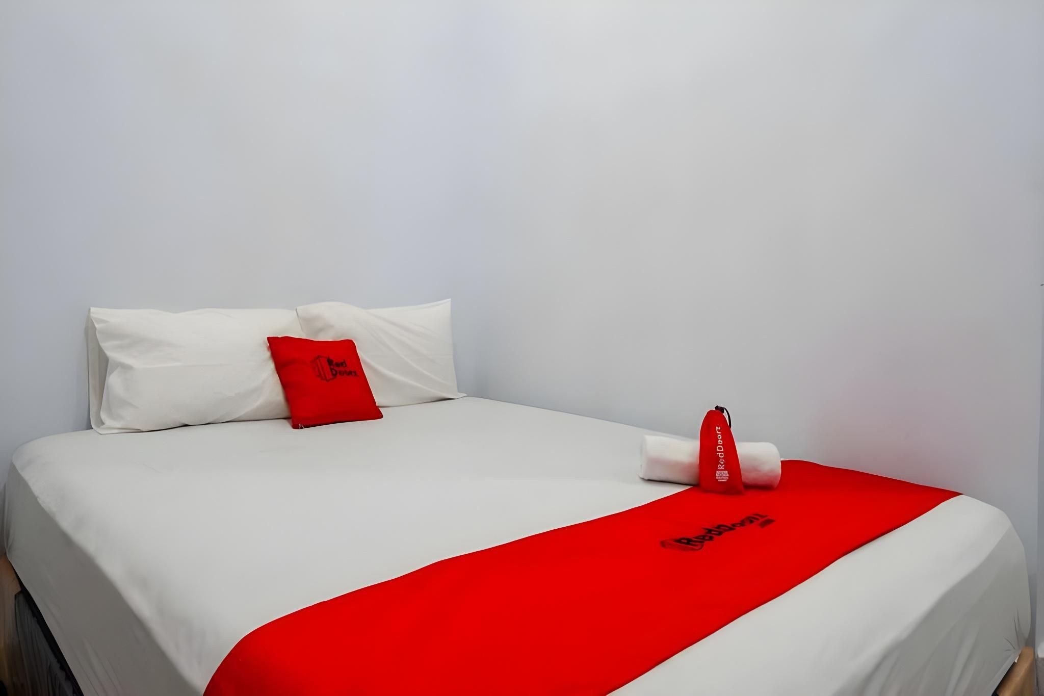 RedDoorz Room
