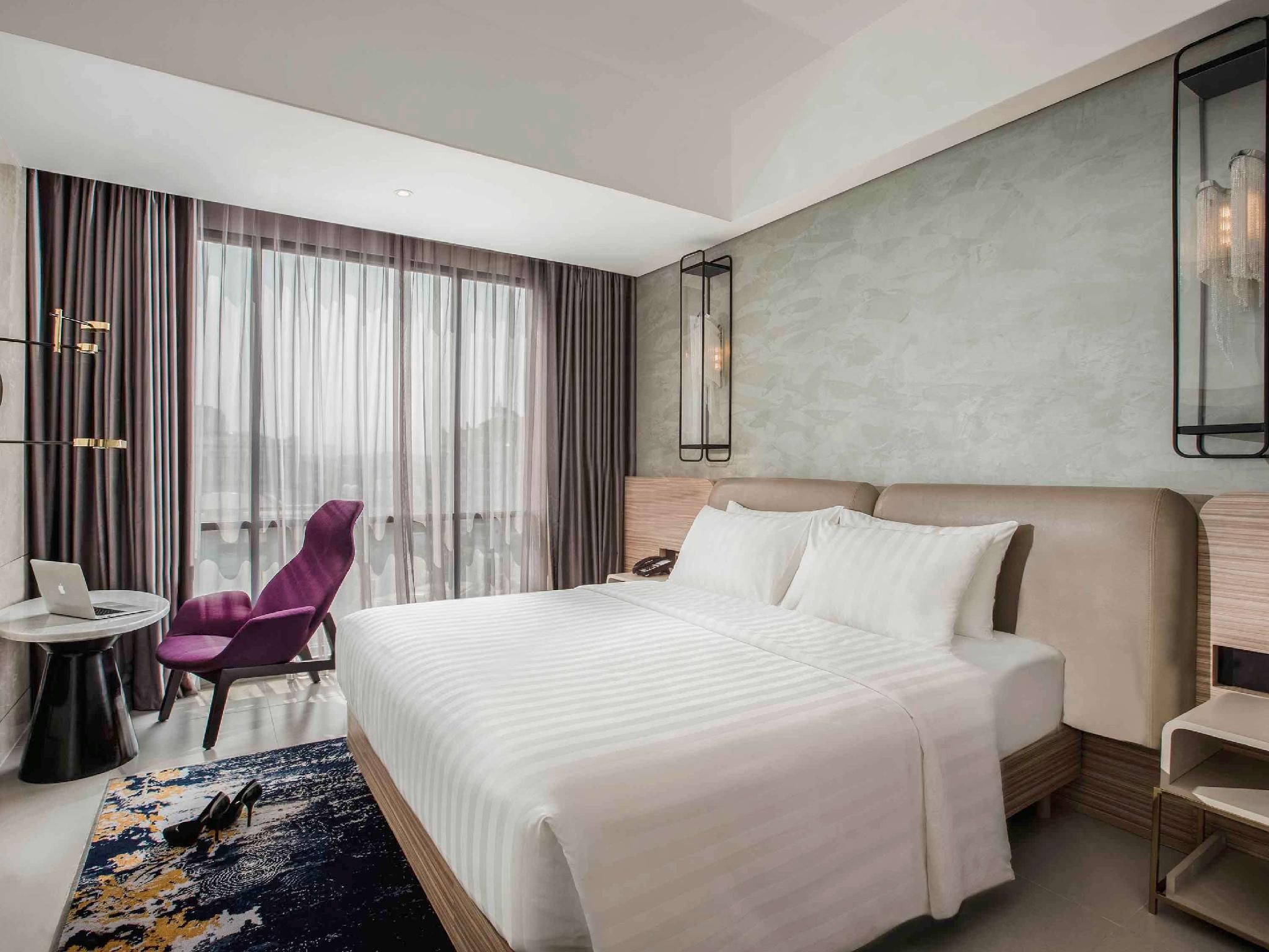 Classic Room with 1 Queen Bed