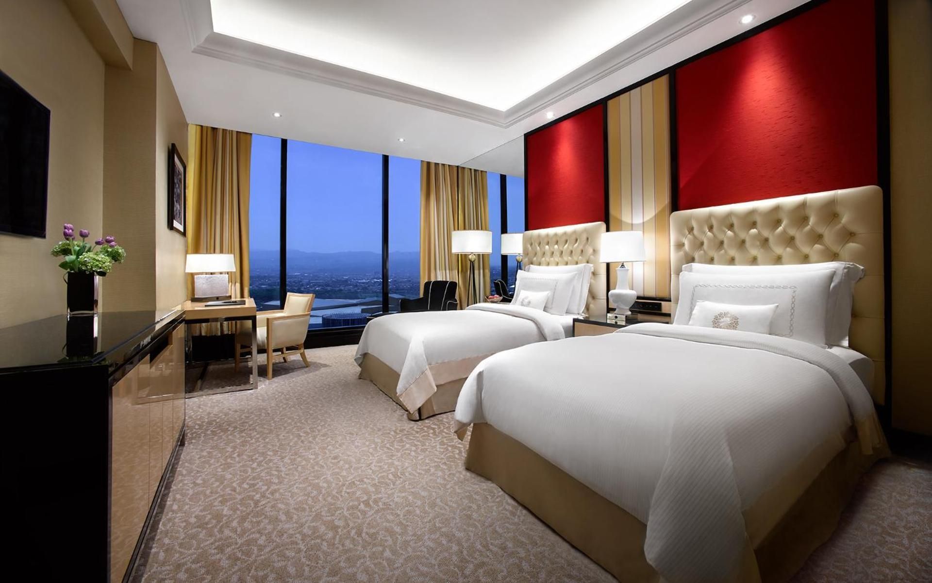 Premier Smoking Room