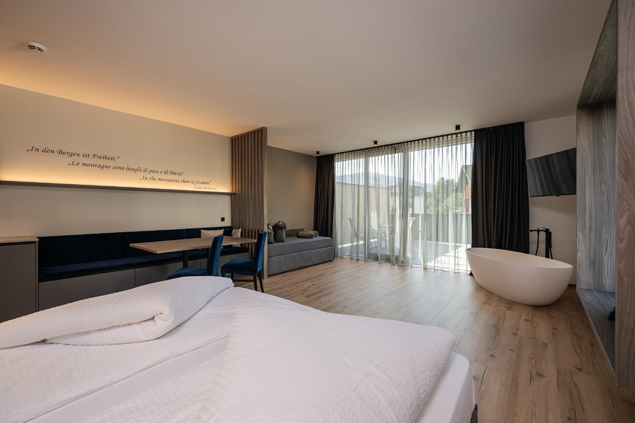 Deluxe Apartment