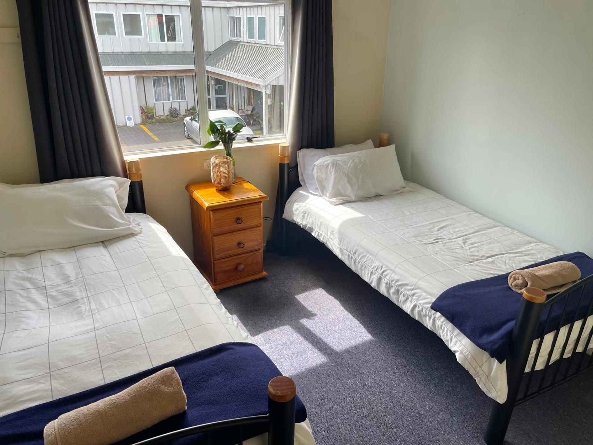 Budget Twin Room with Shared Bathroom