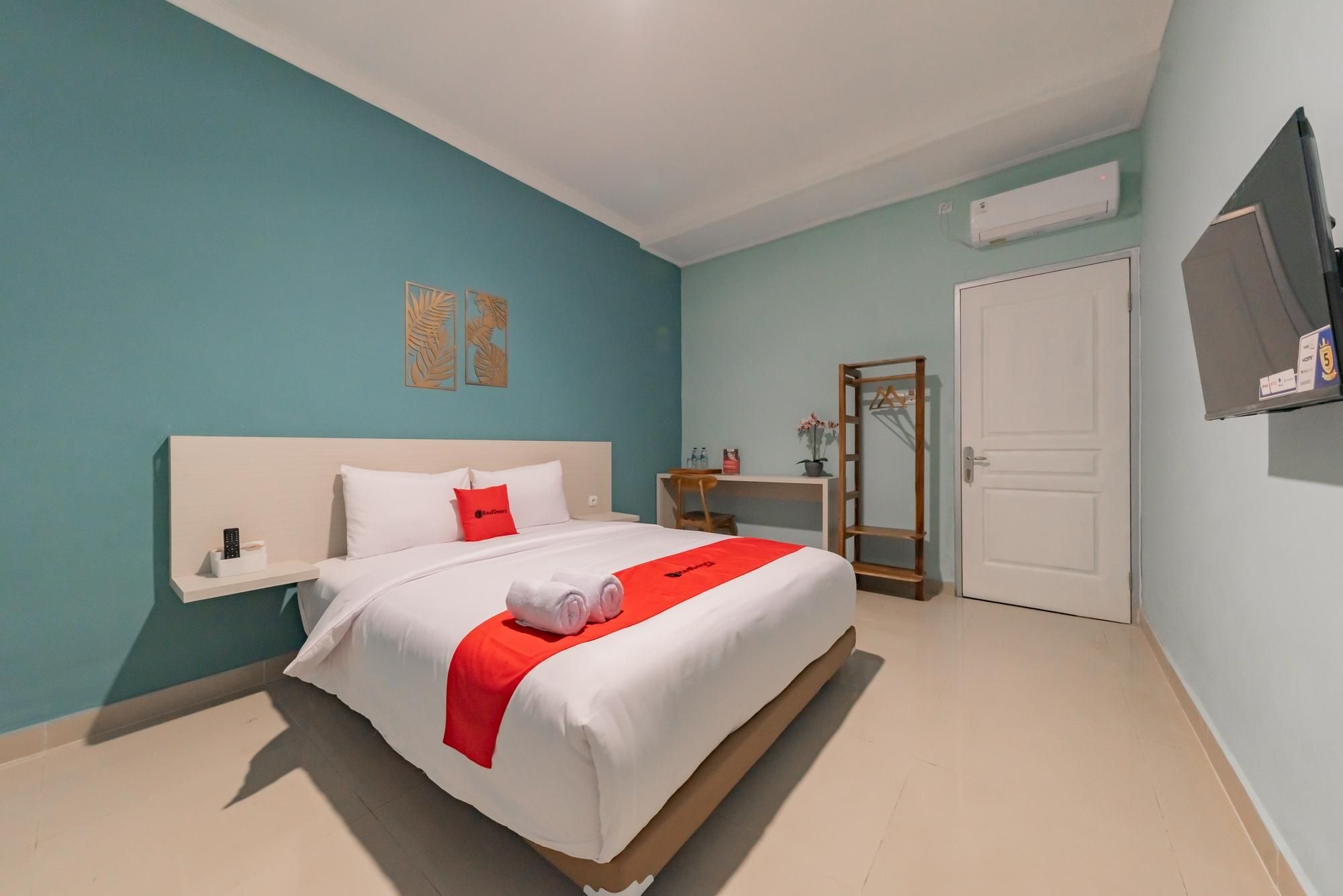 RedDoorz Room