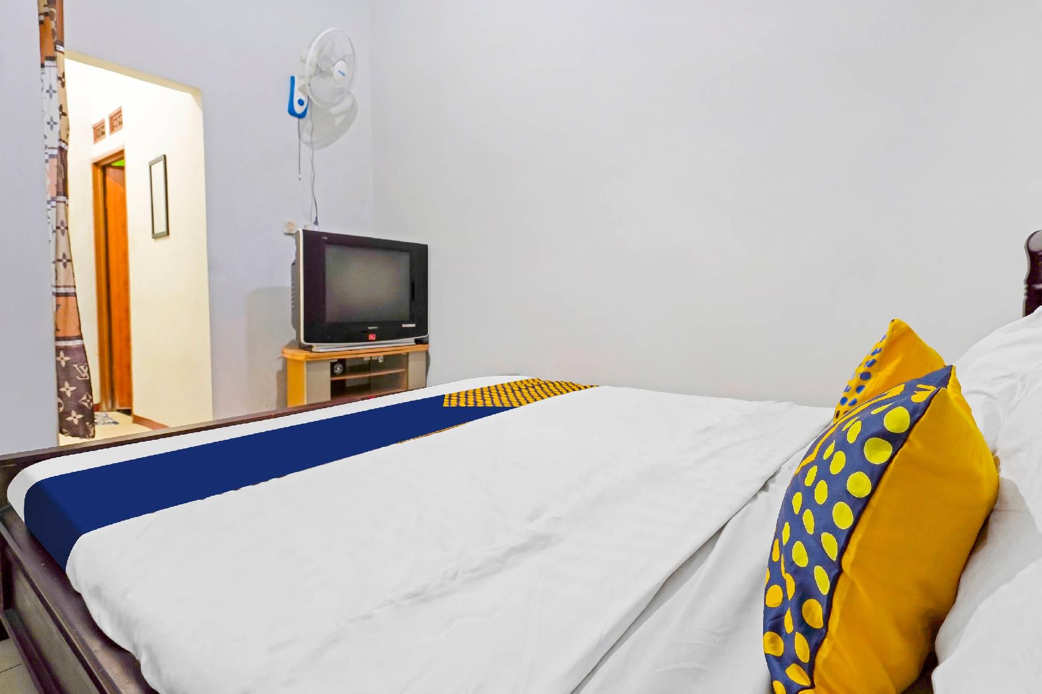 SPOT ON Room without Air Conditioning