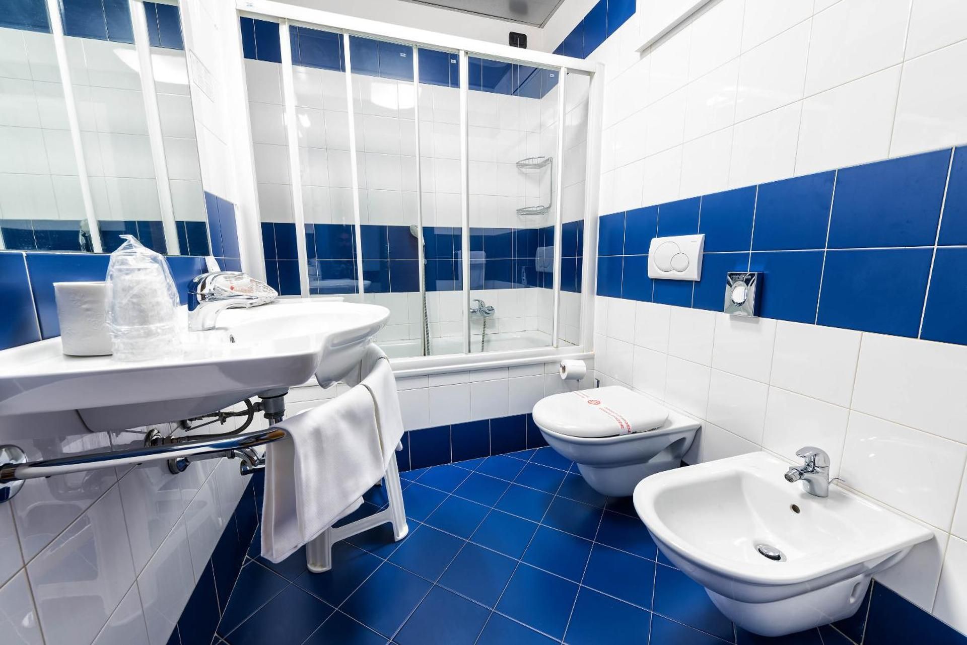 West Point Airport Hotel Superior Double Room 3