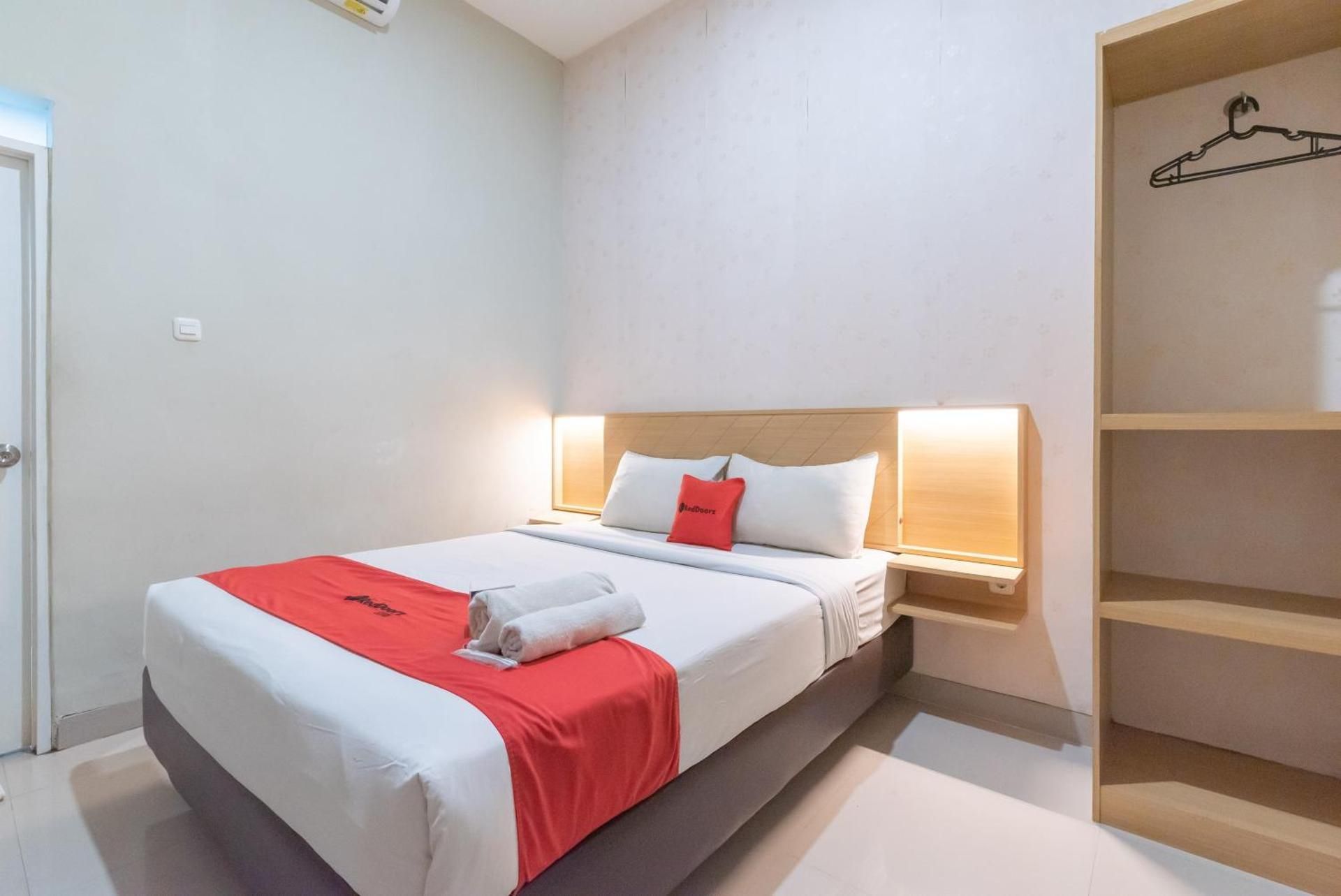 RedDoorz Room