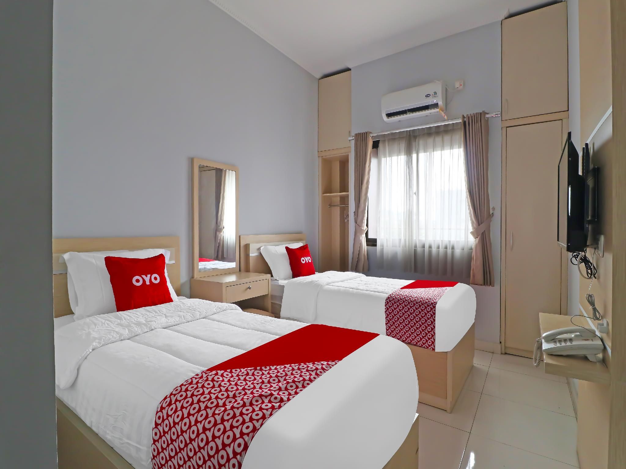 Deluxe Twin Room B - Non-Smoking