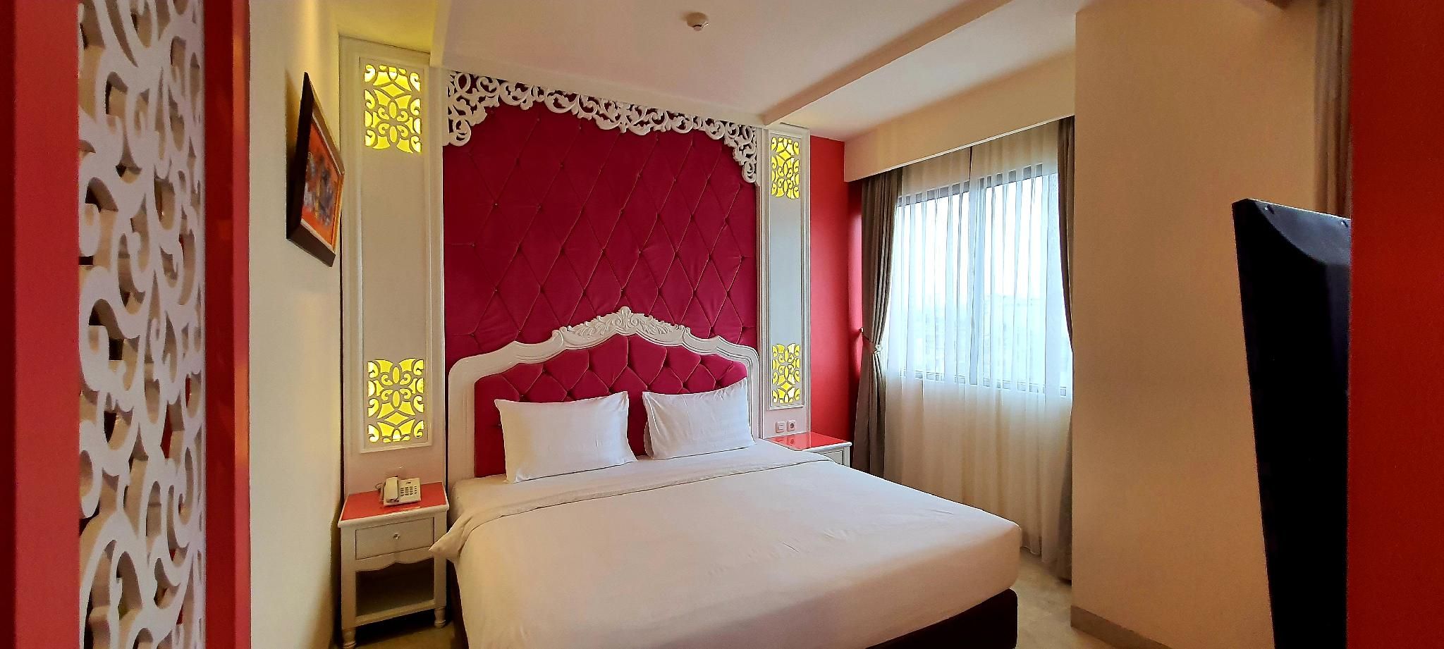 Suite with 1 King bed and Sofabed - No Smoking
