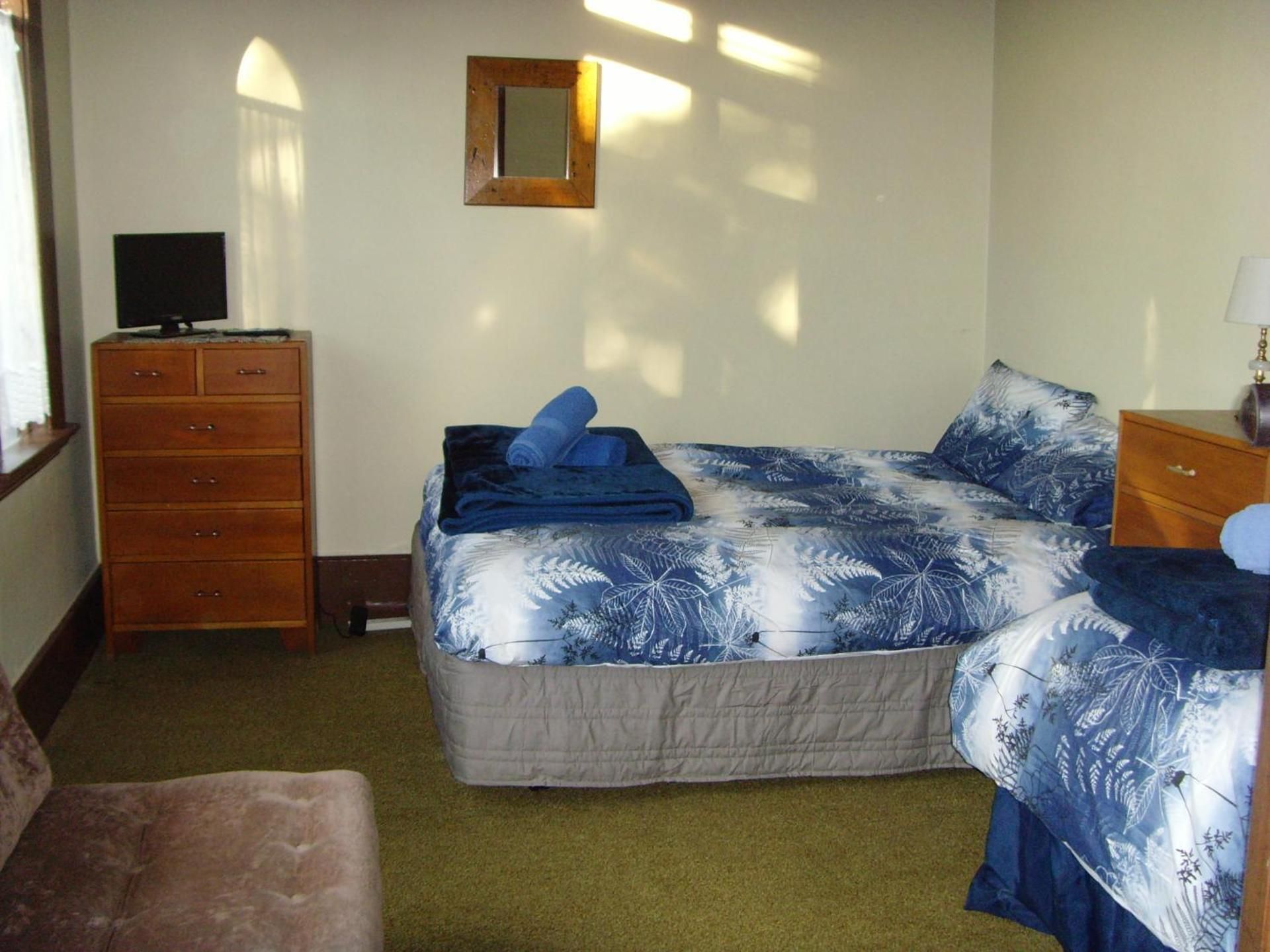 Double room with 1 double bed and 1 bunk bed